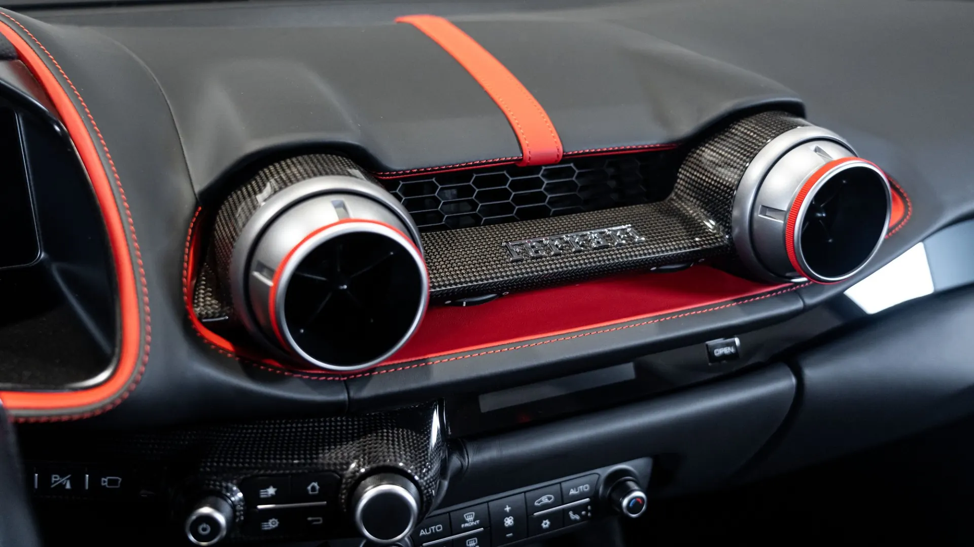 Ferrari 812 — photo 30