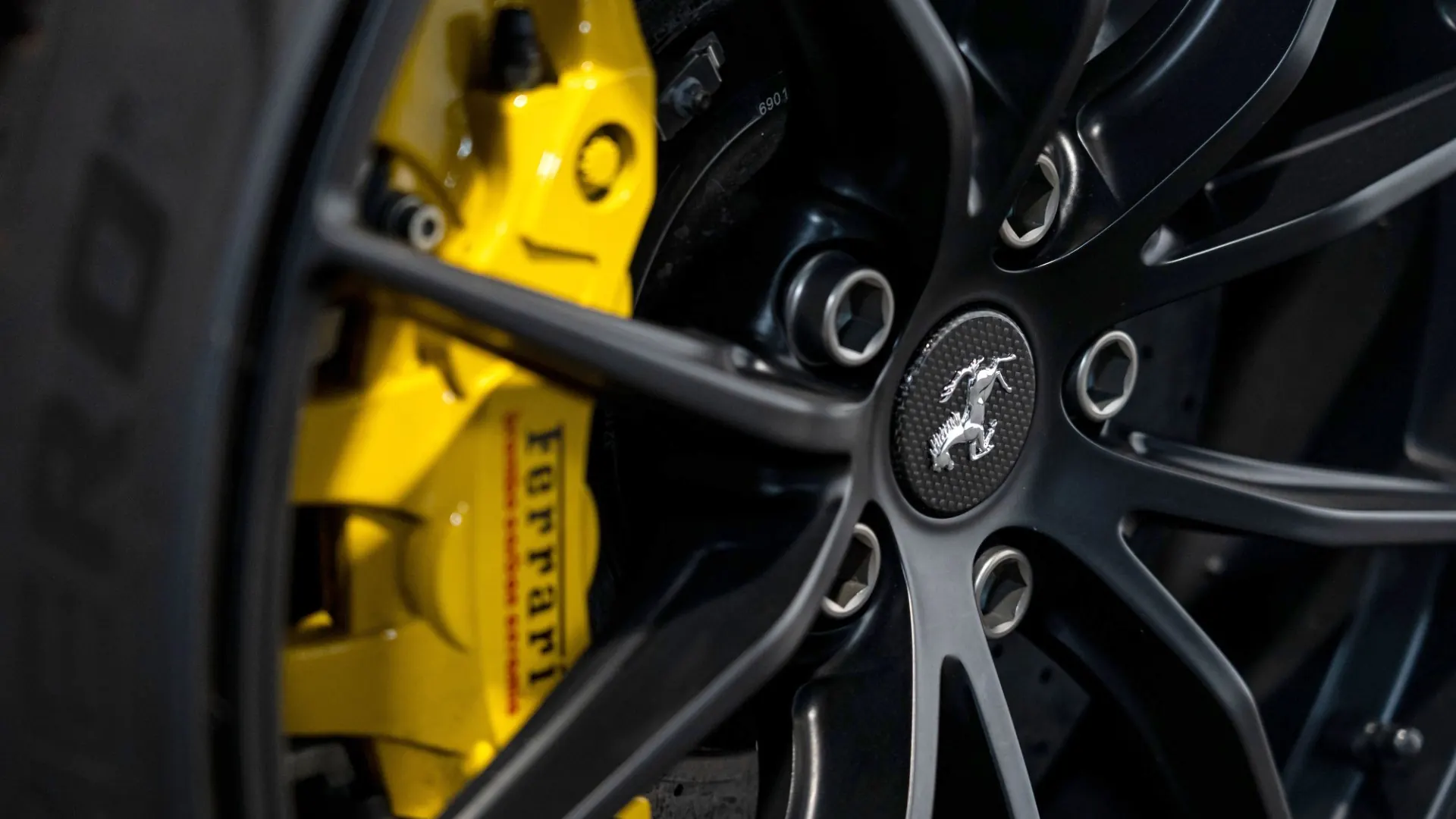 Ferrari 812 — photo 13
