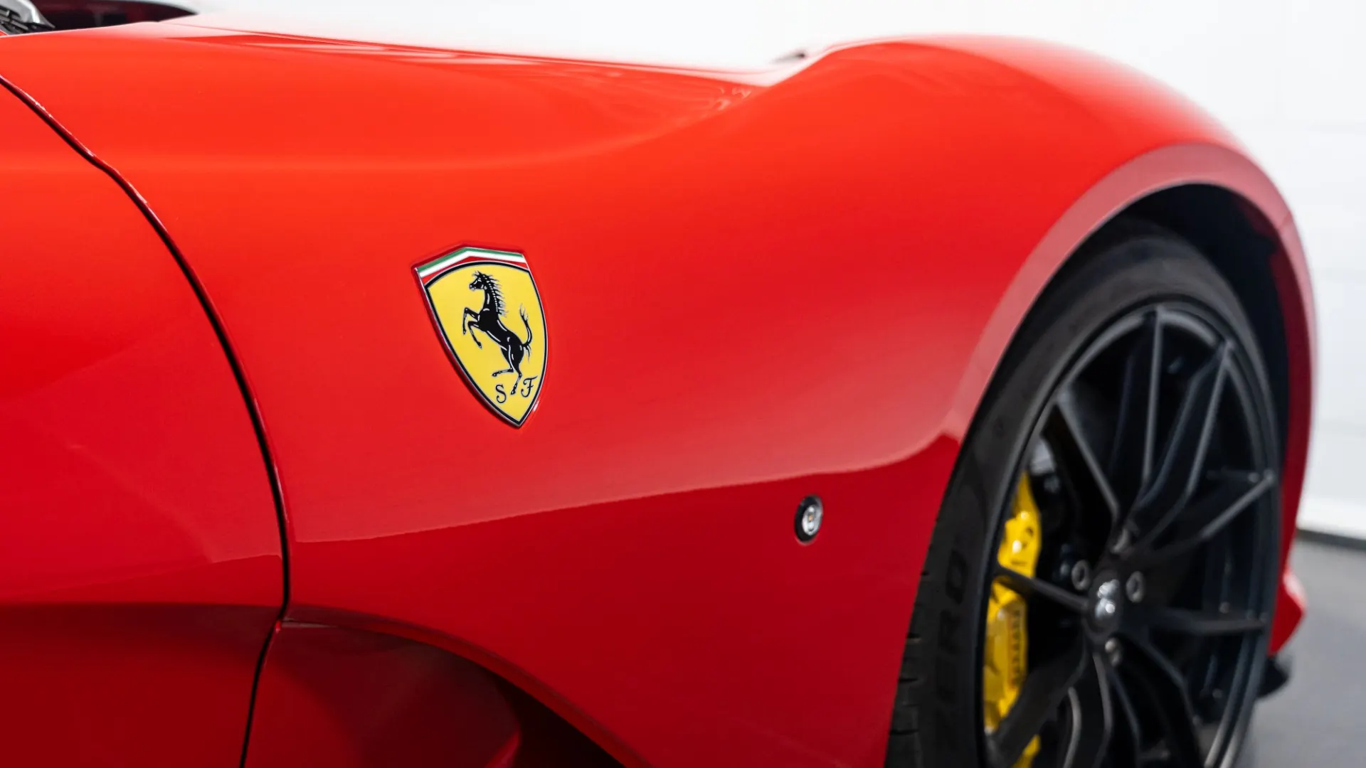 Ferrari 812 — photo 10
