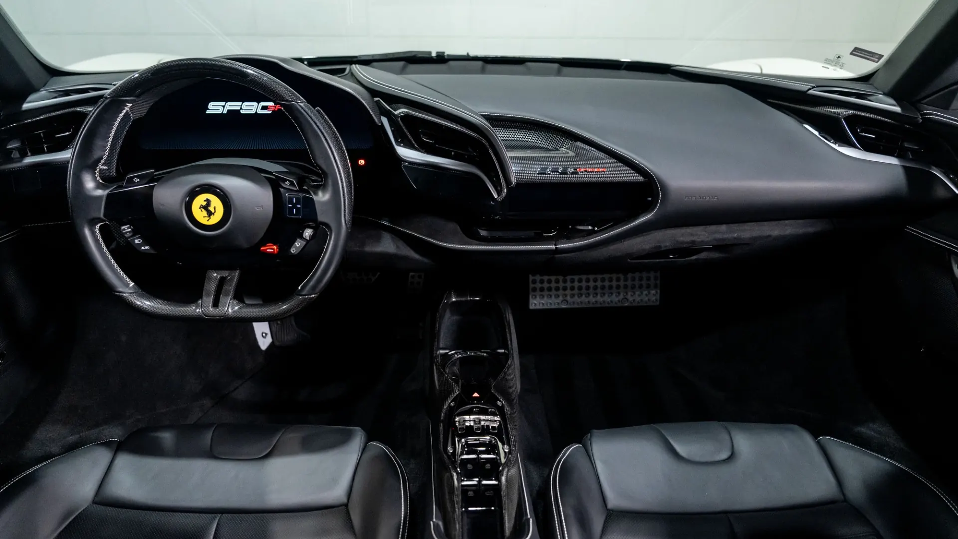 Ferrari SF90 — photo 14