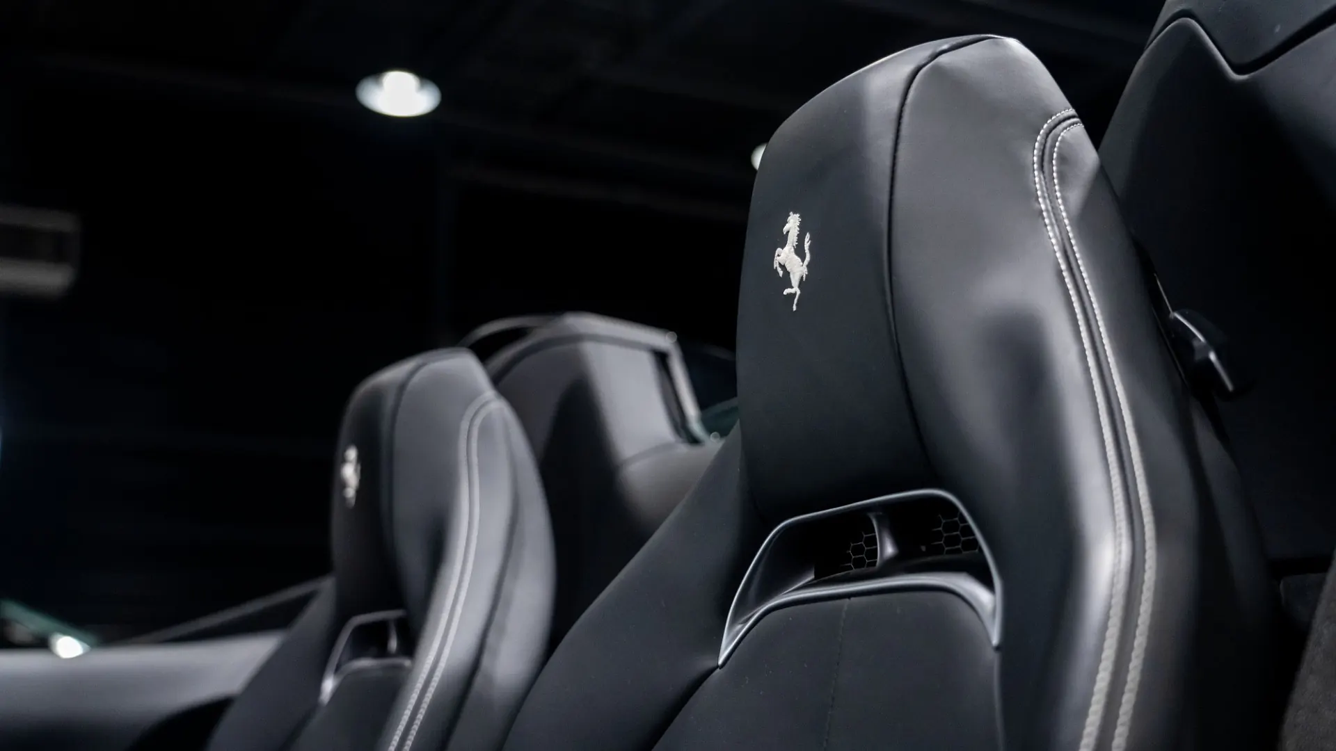 Ferrari SF90 — photo 18