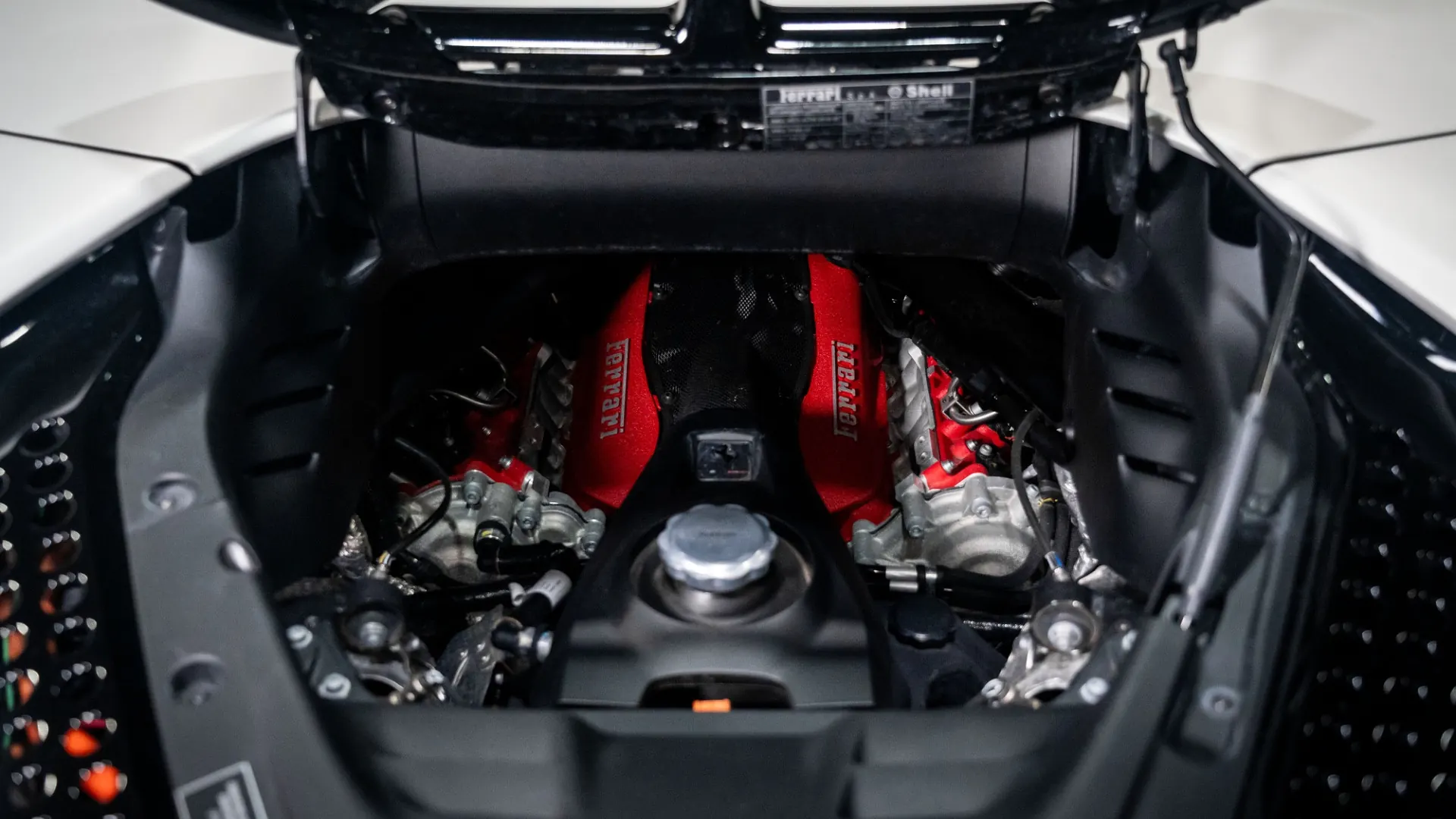 Ferrari SF90 — photo 7