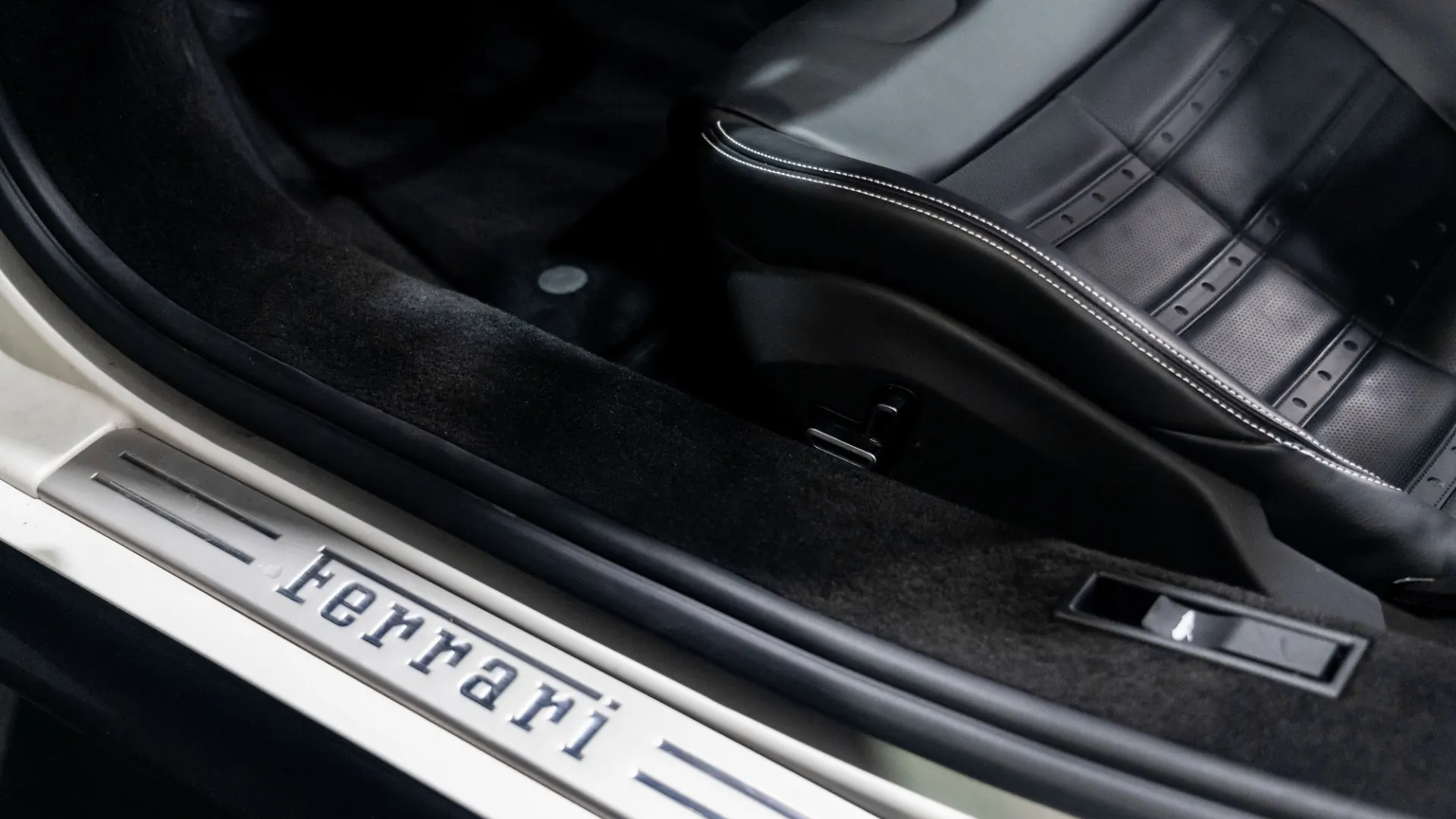 Ferrari SF90 — photo 19
