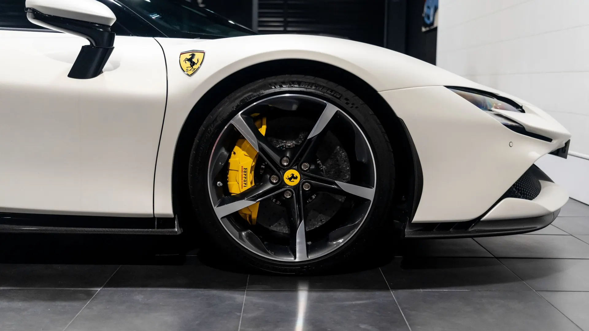 Ferrari SF90 — photo 13