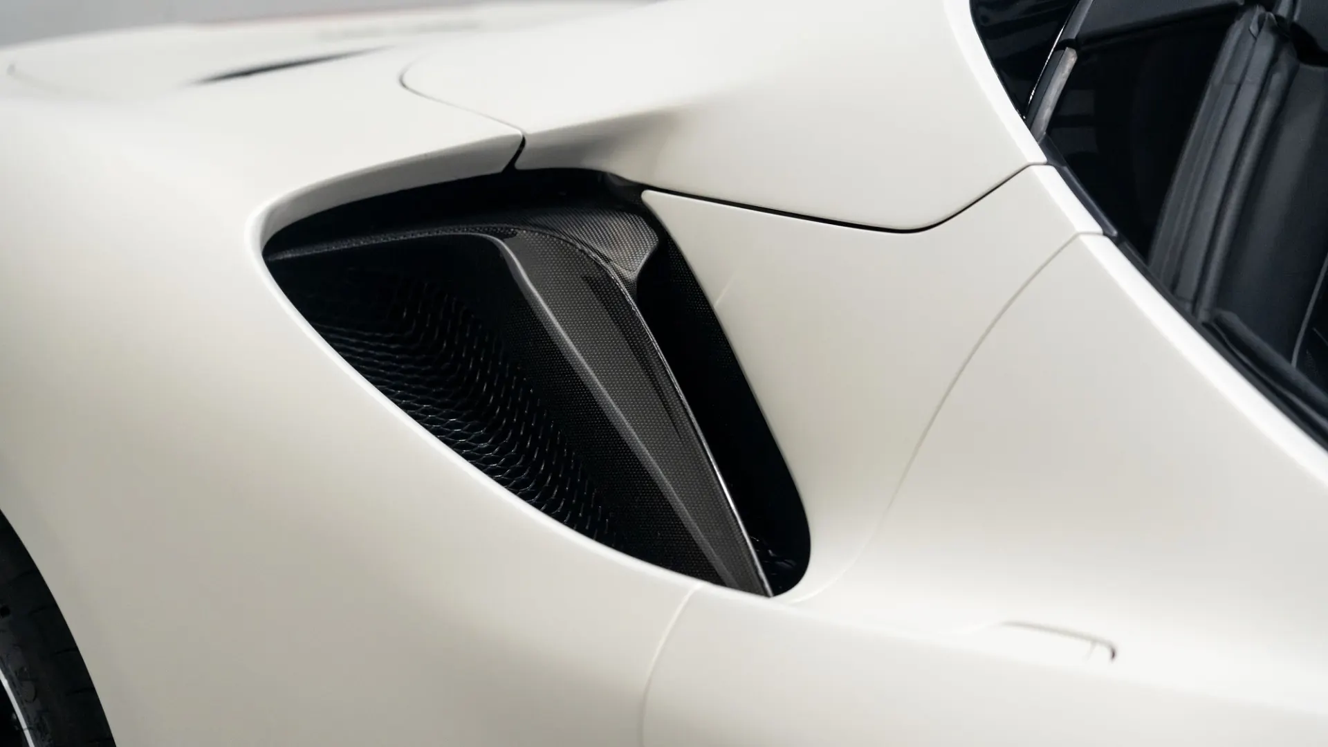 Ferrari SF90 — photo 9