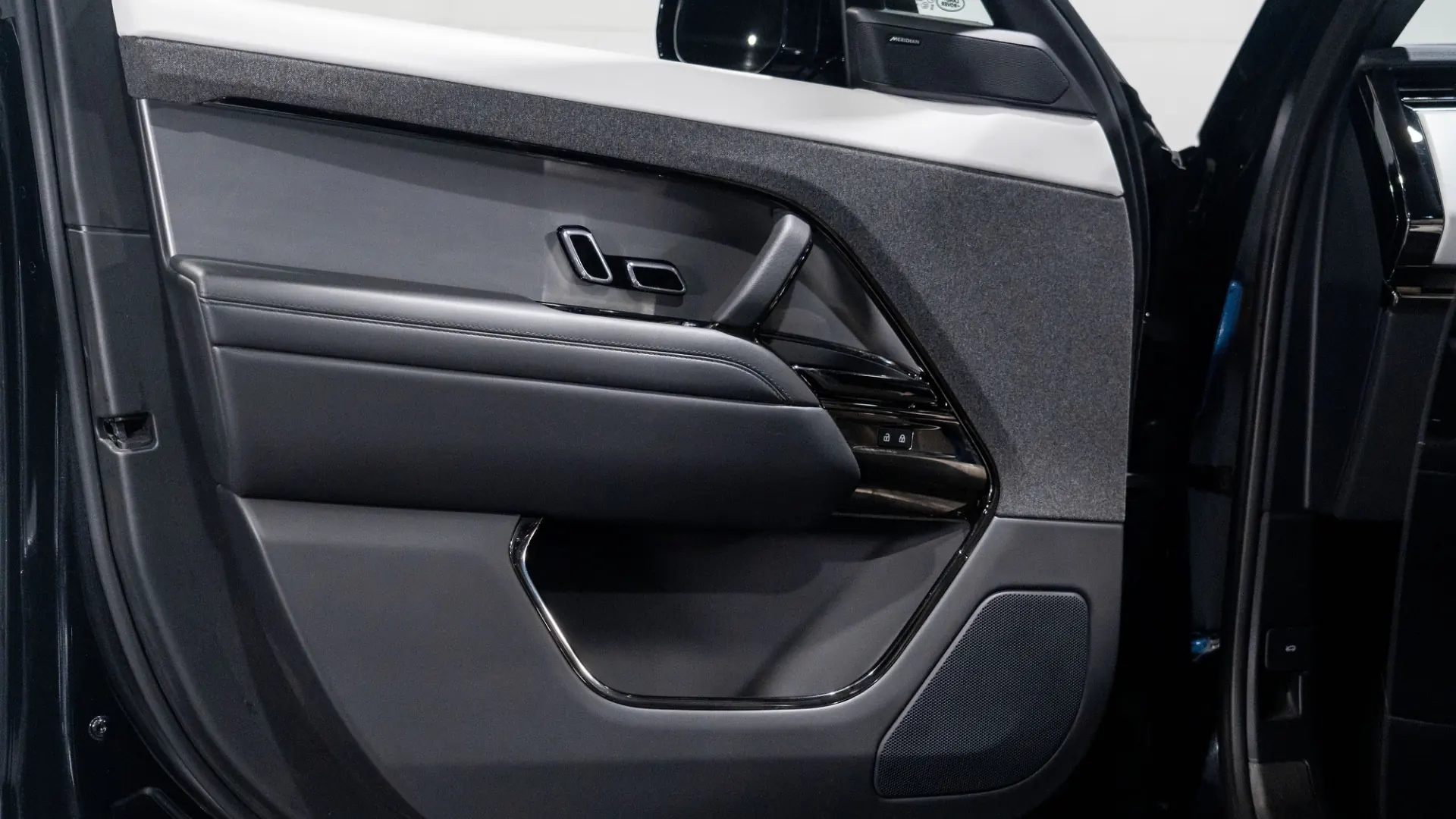 Land Rover Range Rover Sport — photo 28