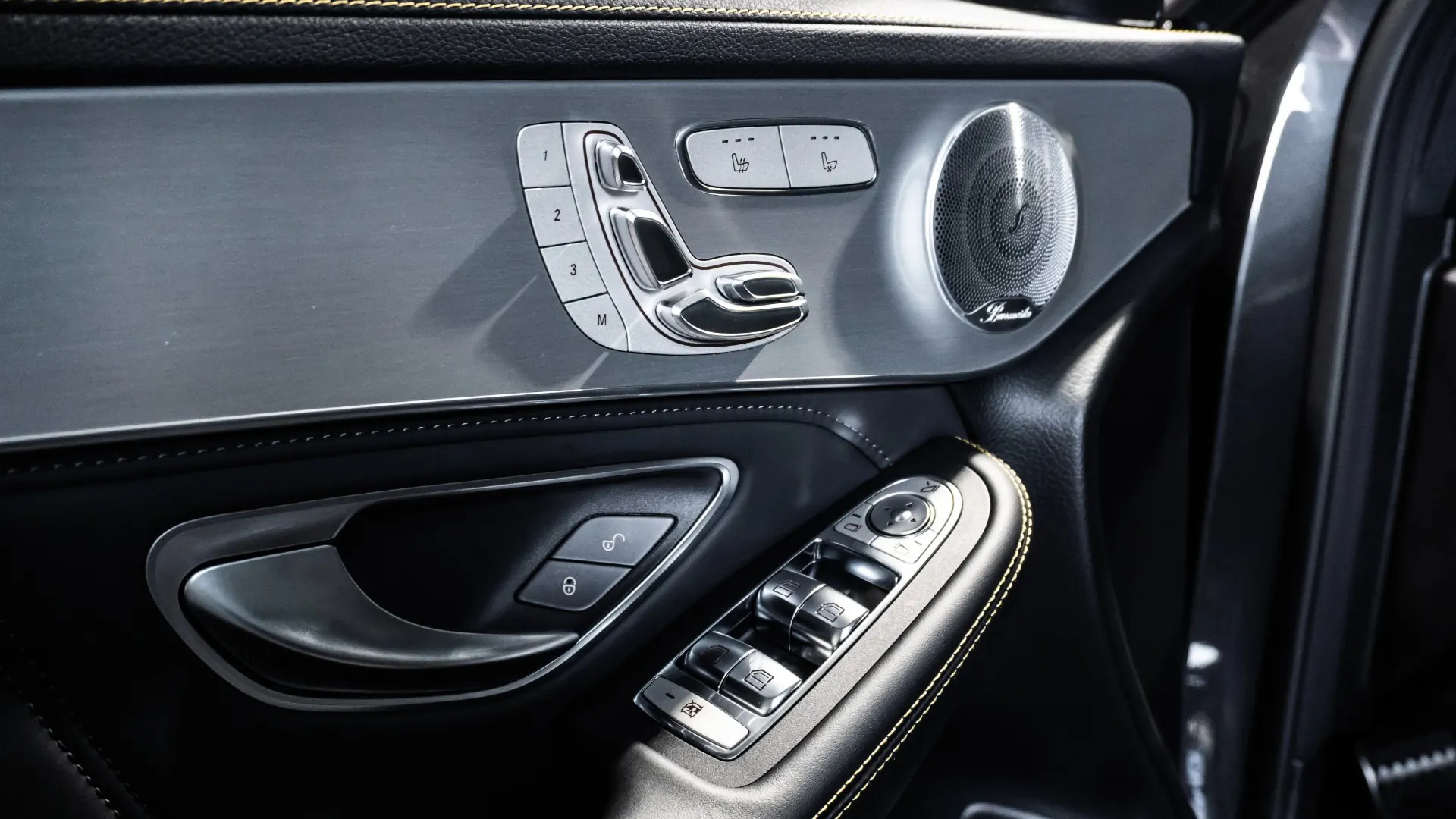 Mercedes-Benz GLC — photo 16