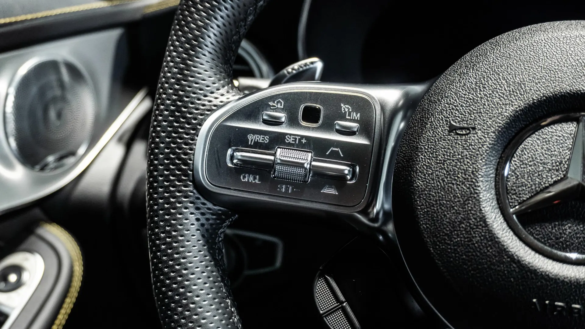 Mercedes-Benz GLC — photo 24