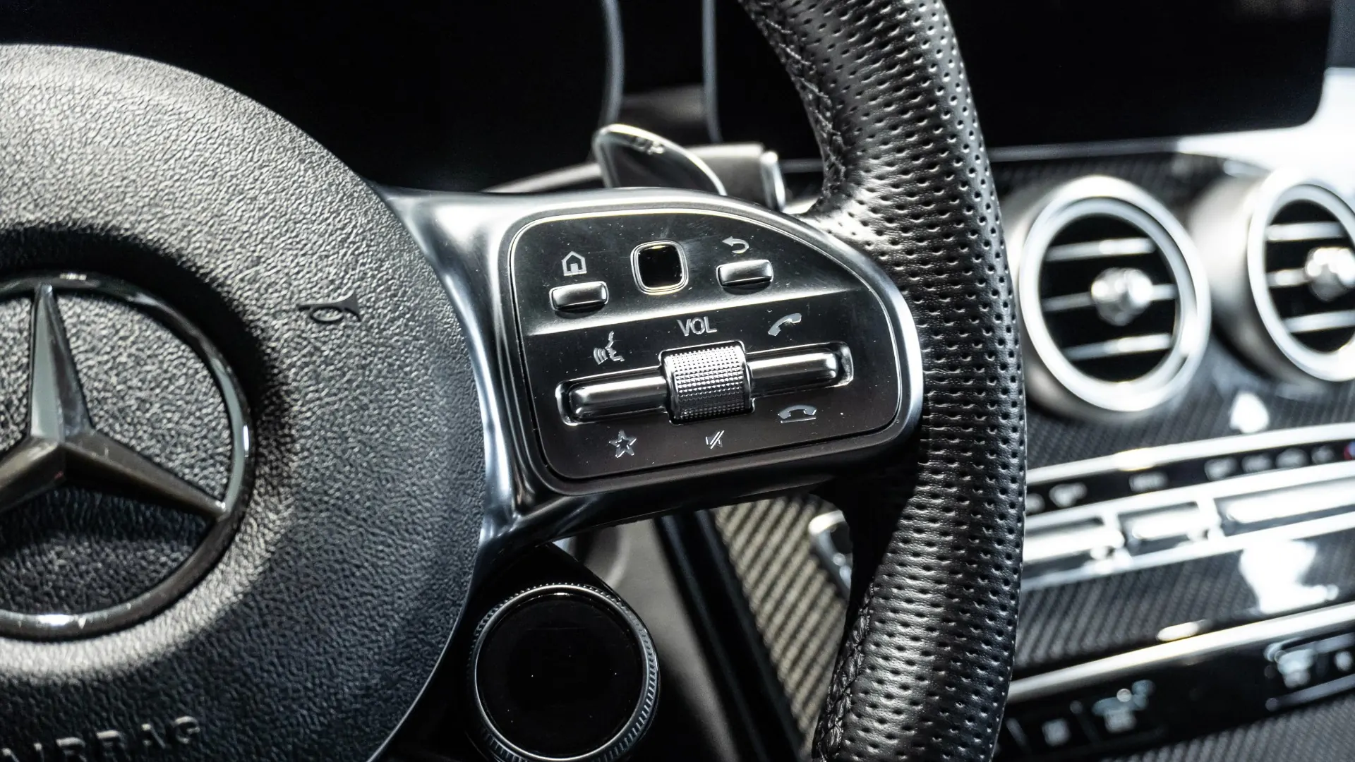 Mercedes-Benz GLC — photo 25
