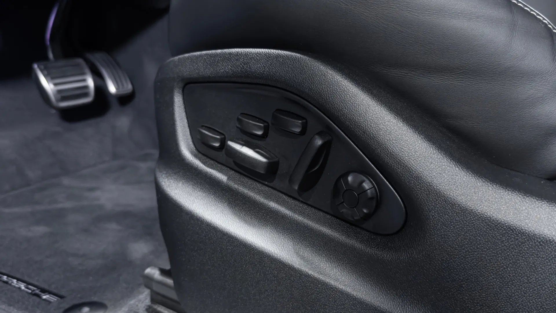 Porsche Cayenne — photo 19