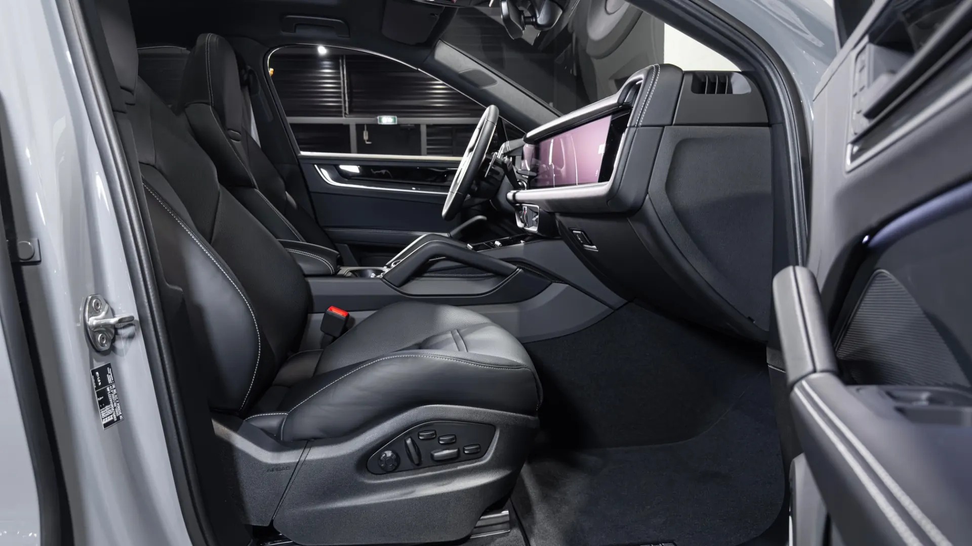 Porsche Cayenne — photo 12