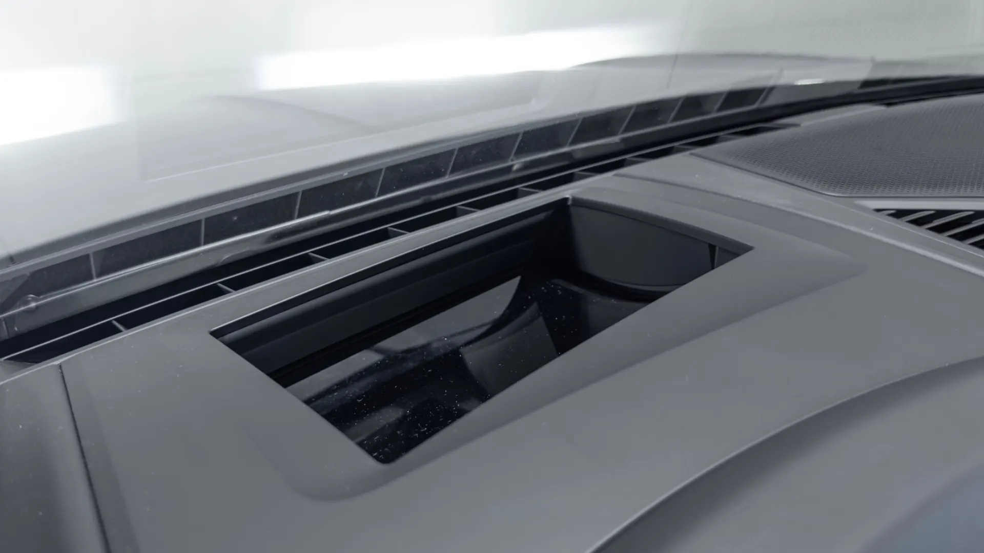 Porsche Cayenne — photo 26