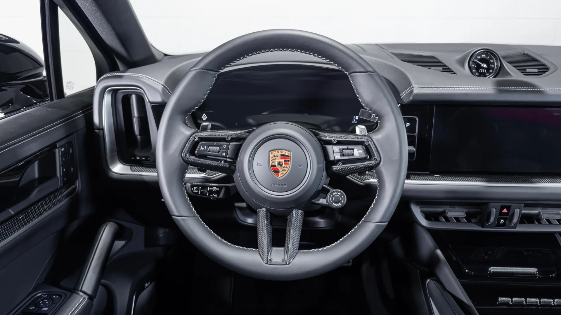 Porsche Cayenne — photo 22
