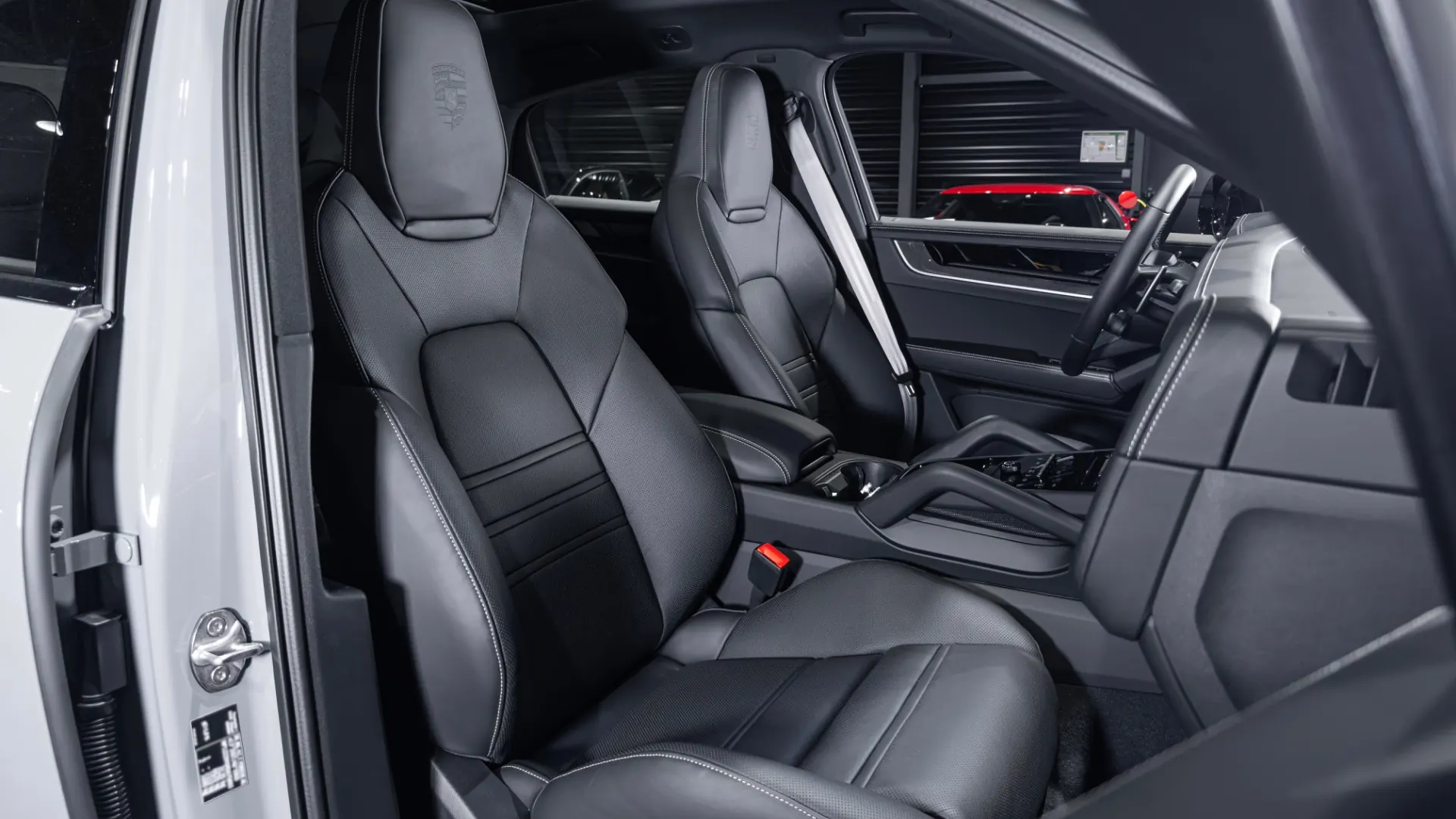 Porsche Cayenne — photo 13