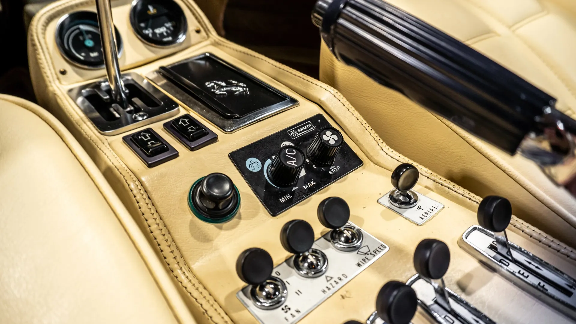 Ferrari 208 — photo 24