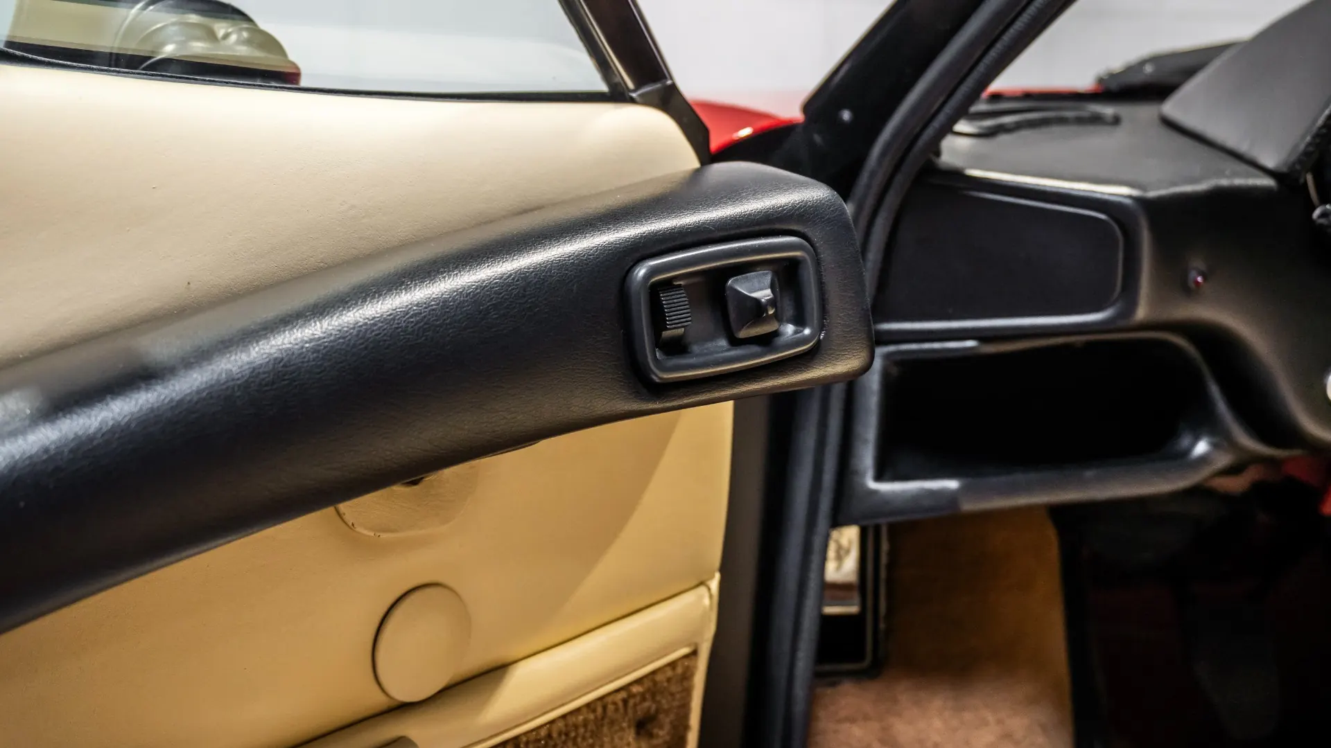 Ferrari 208 — photo 11