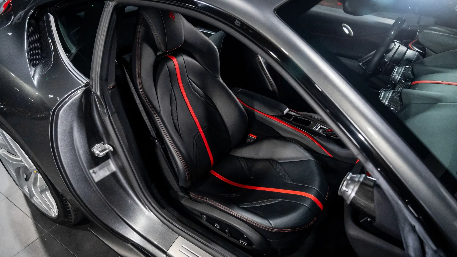 Ferrari 812 — photo 11