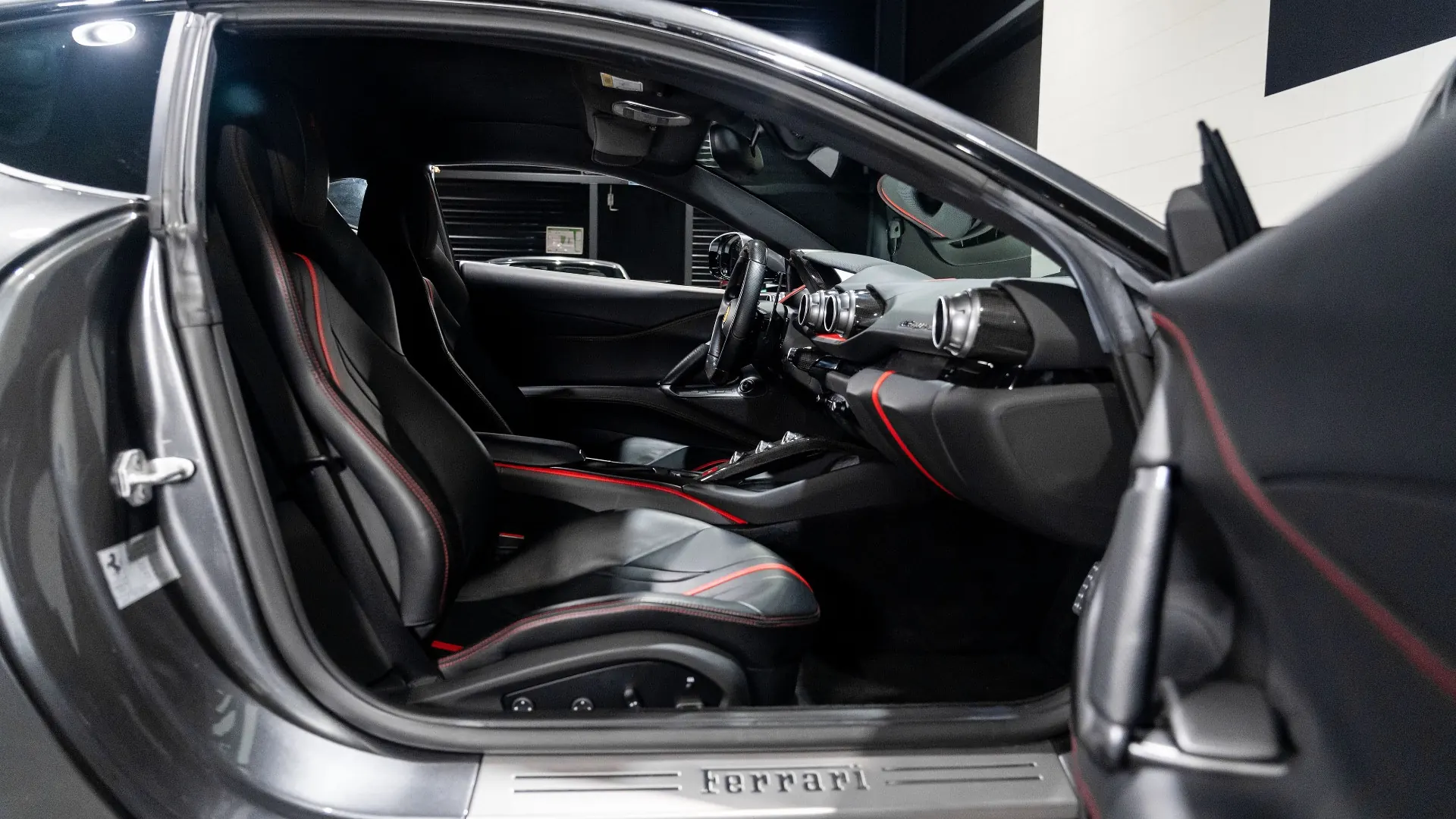 Ferrari 812 — photo 10