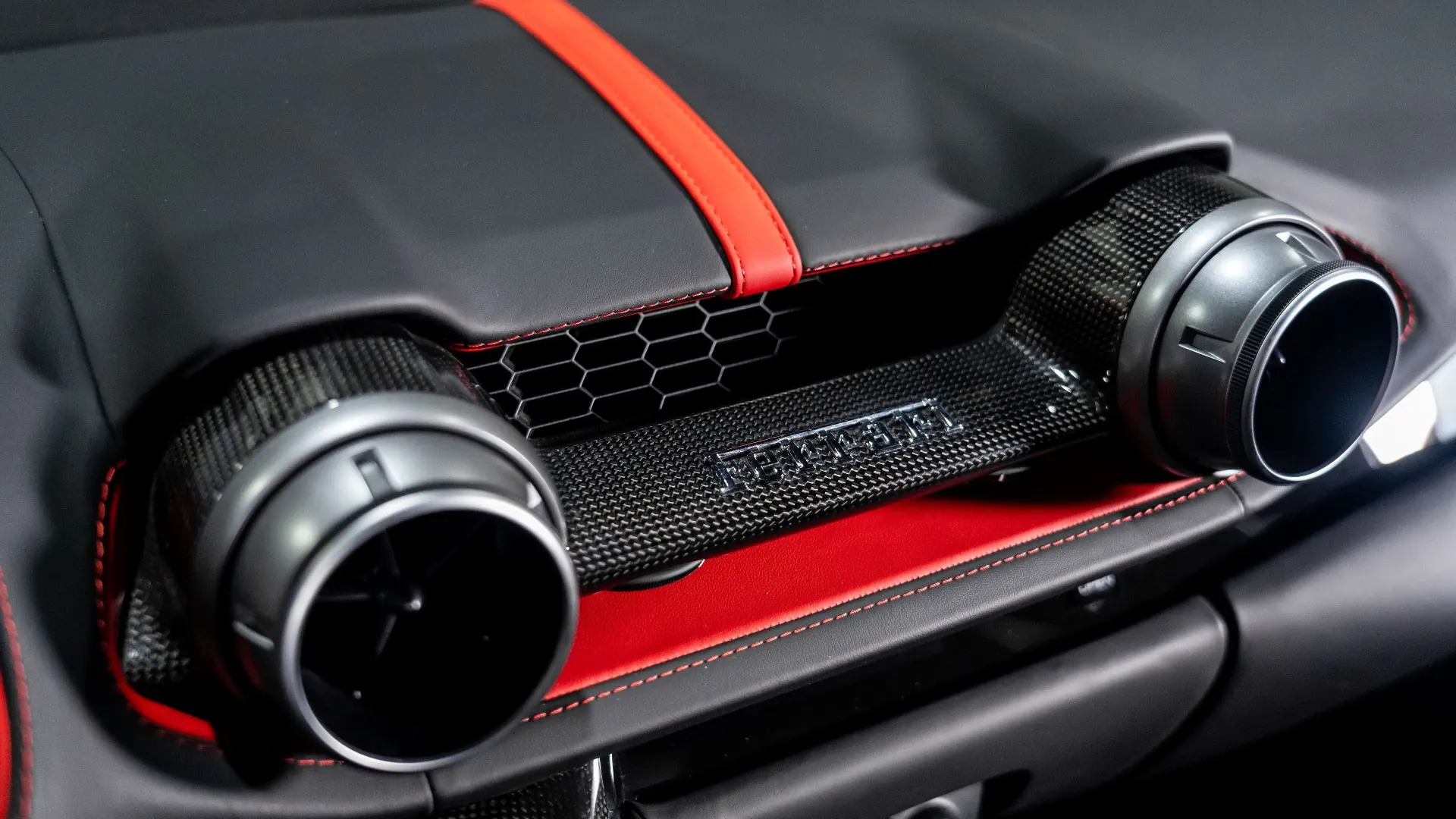 Ferrari 812 — photo 25