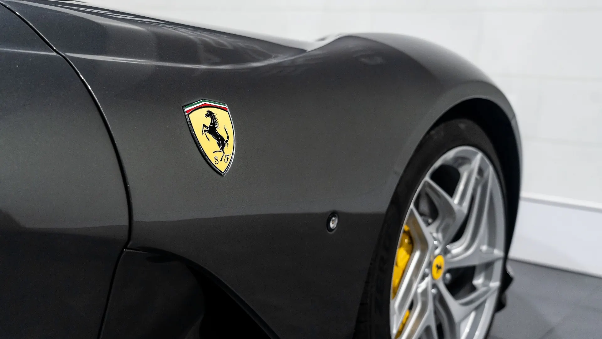 Ferrari 812 — photo 6