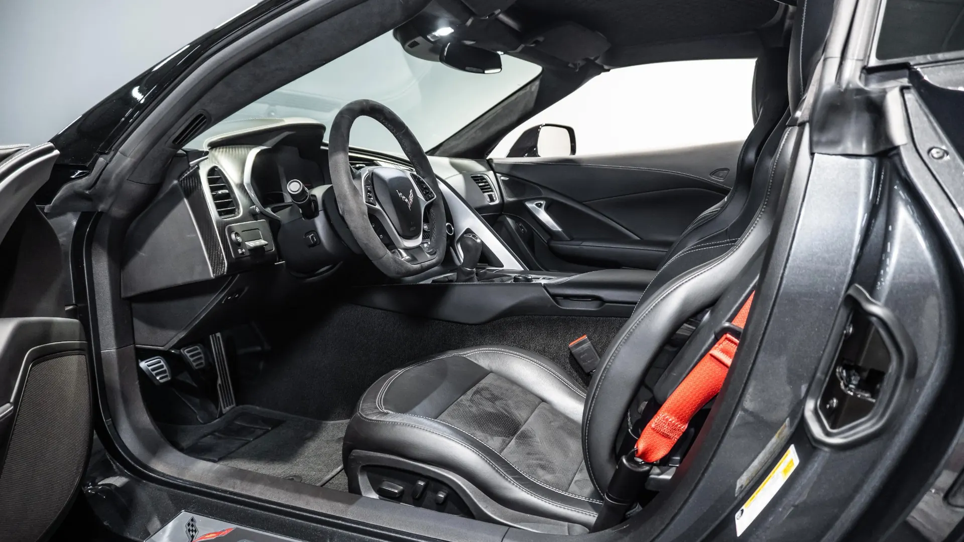 Chevrolet Corvette — photo 14