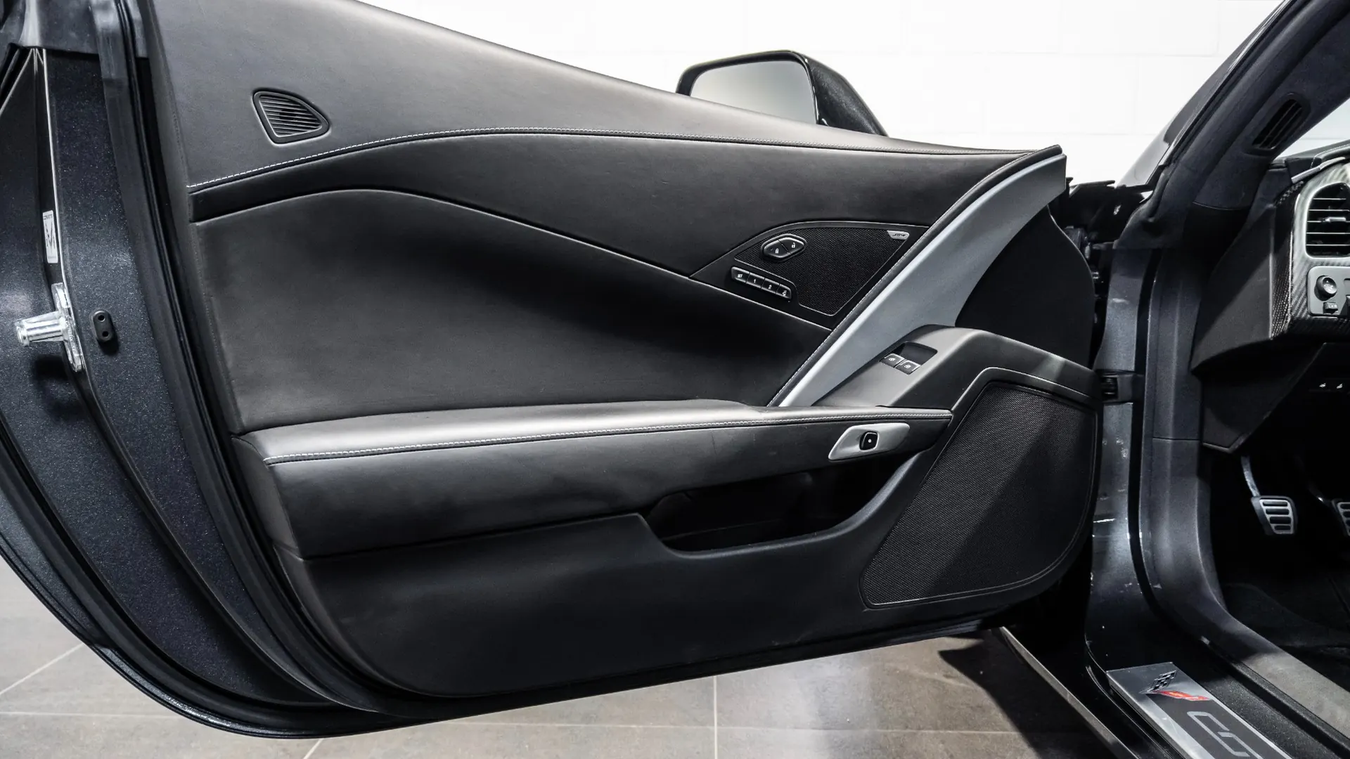 Chevrolet Corvette — photo 13