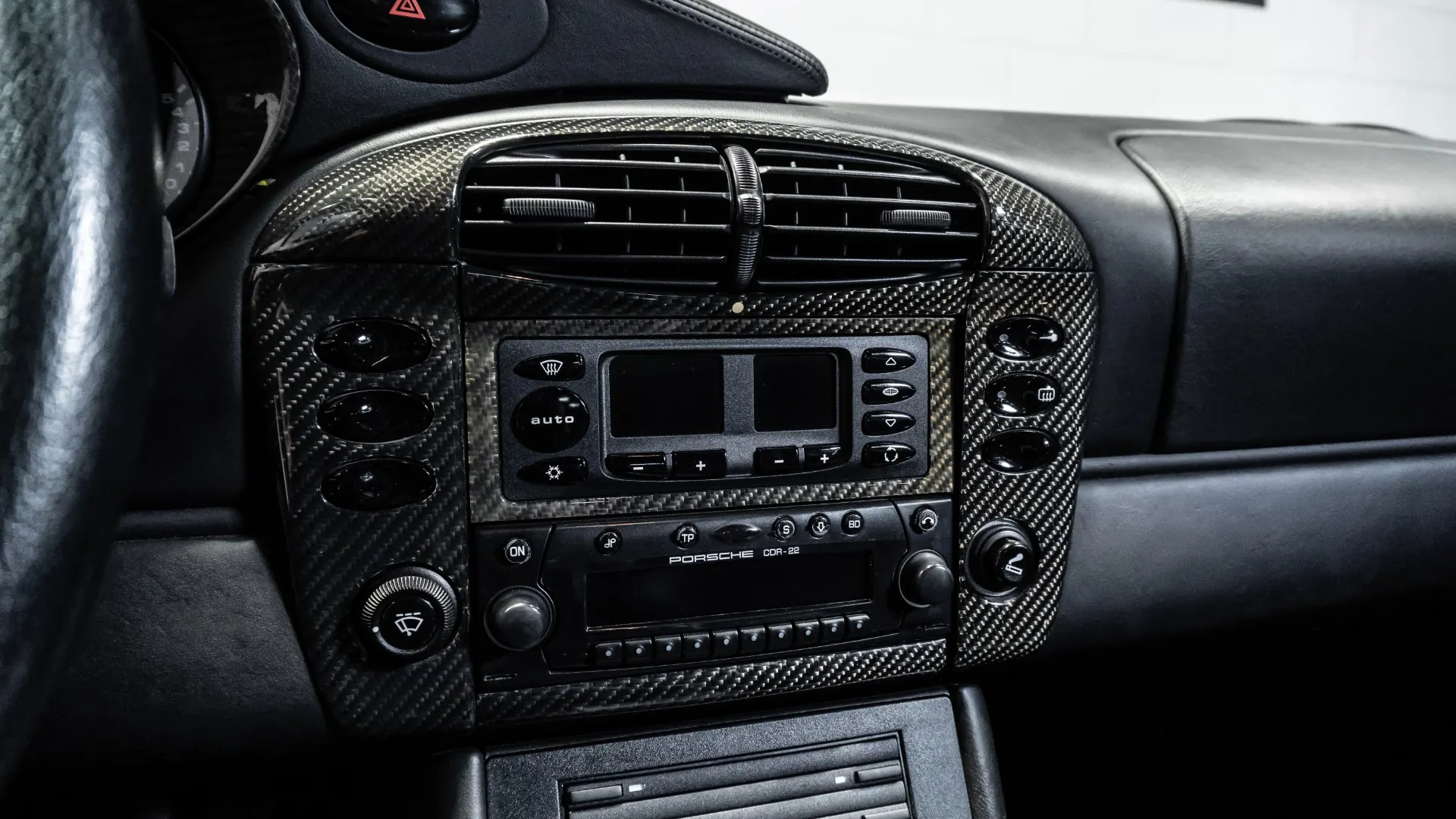 Porsche 911 — photo 23