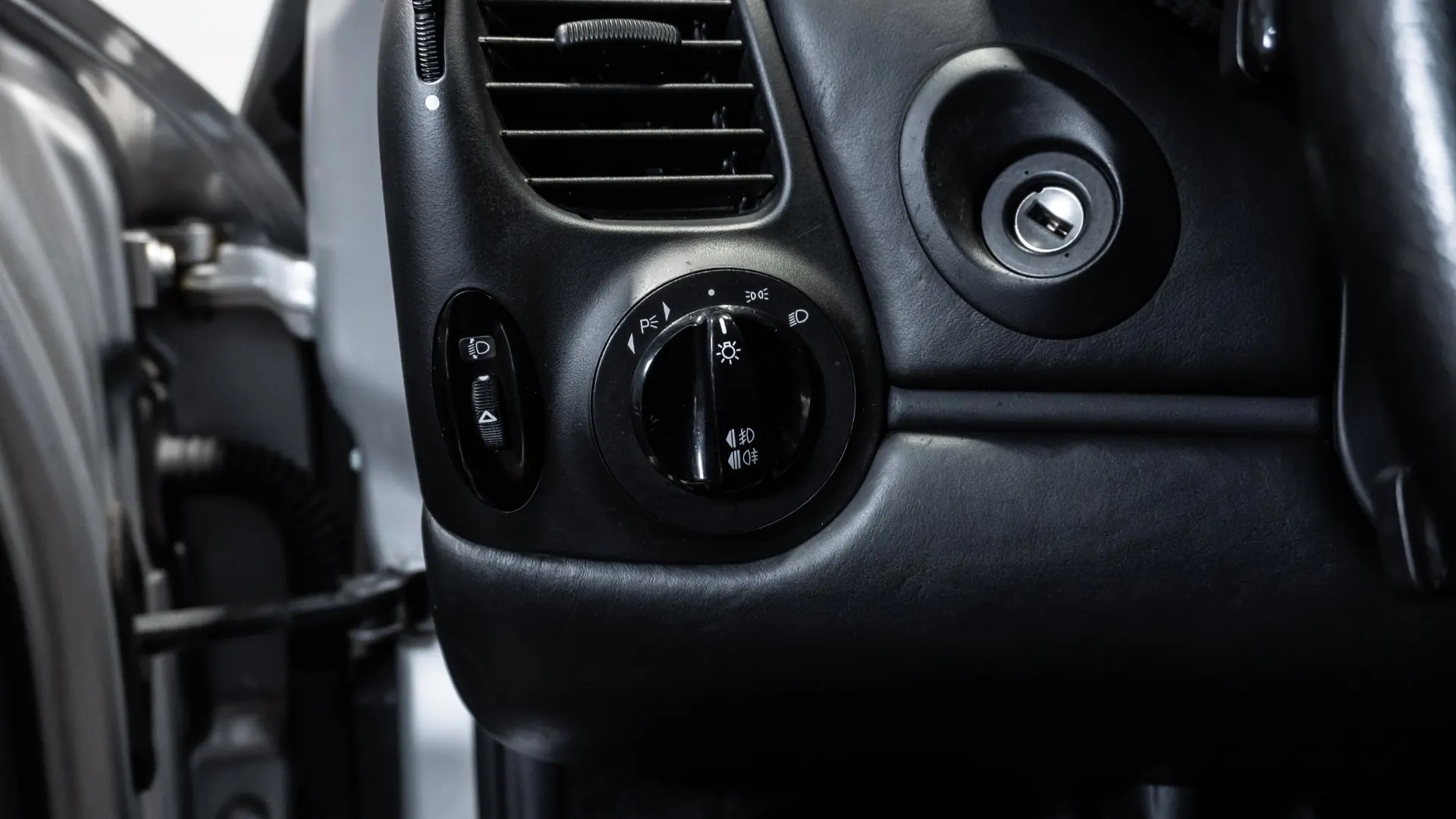 Porsche 911 — photo 21