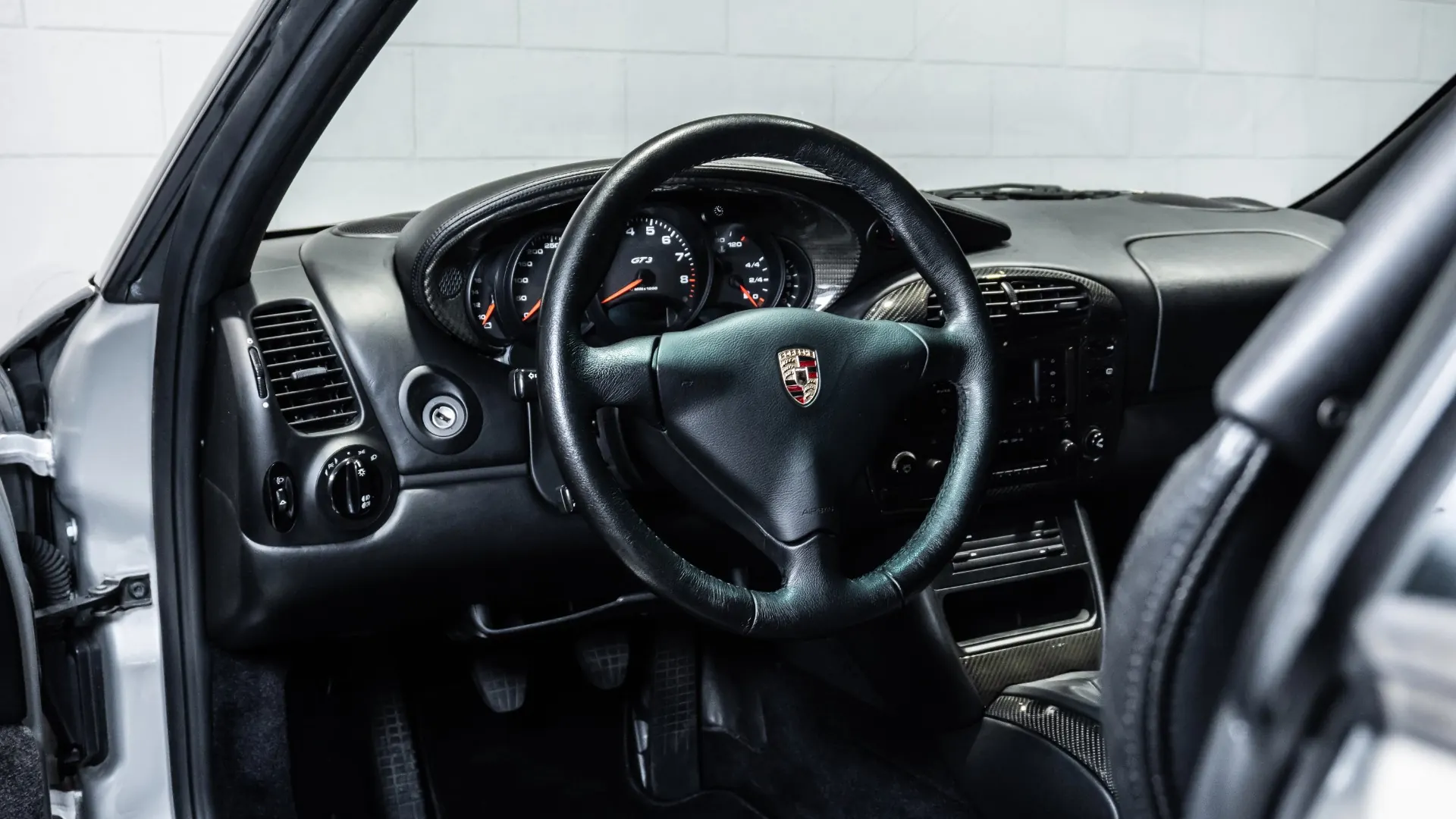 Porsche 911 — photo 17