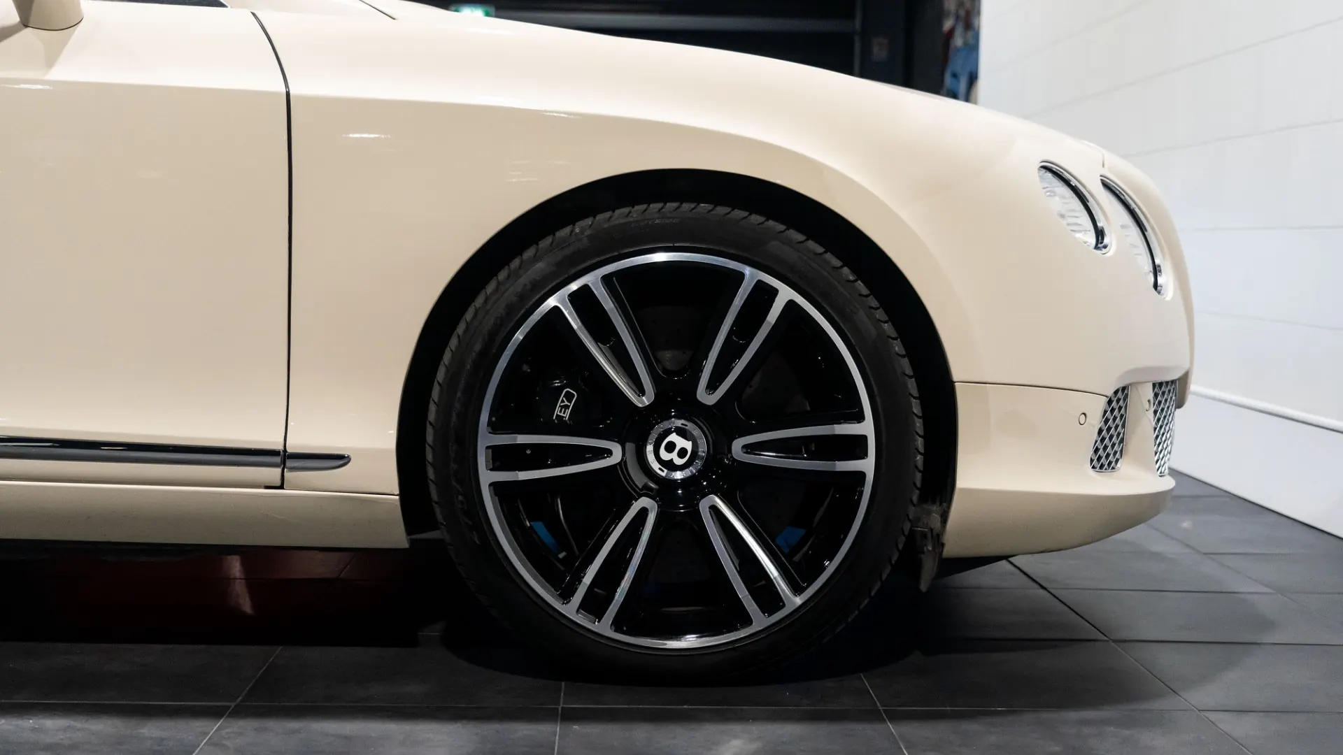 Bentley Continental — photo 7