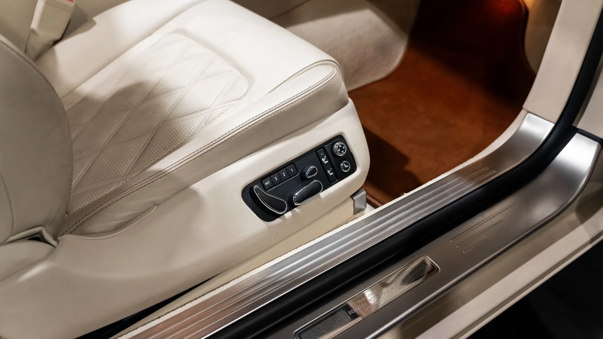 Bentley Continental — photo 11