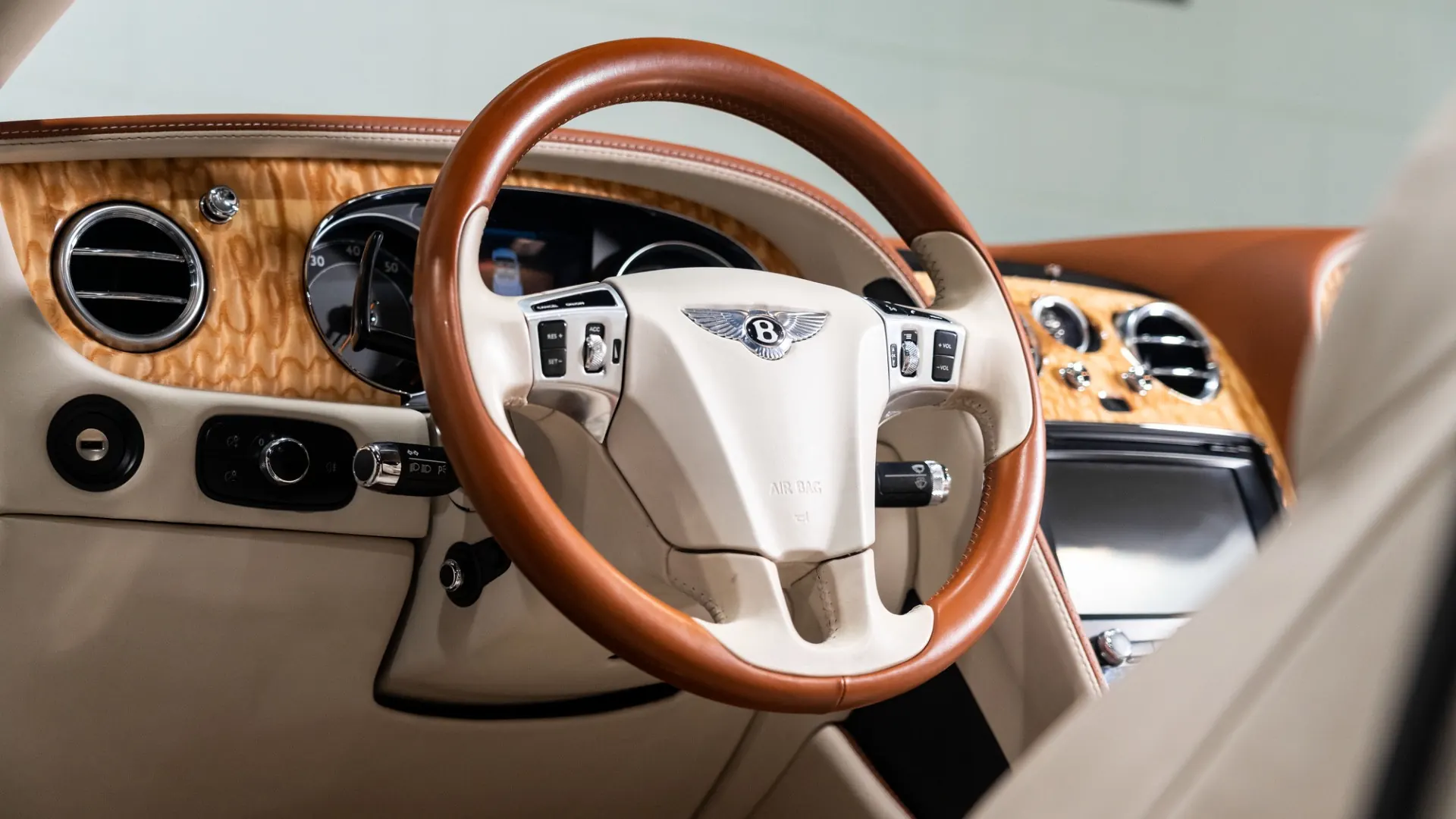 Bentley Continental — photo 26