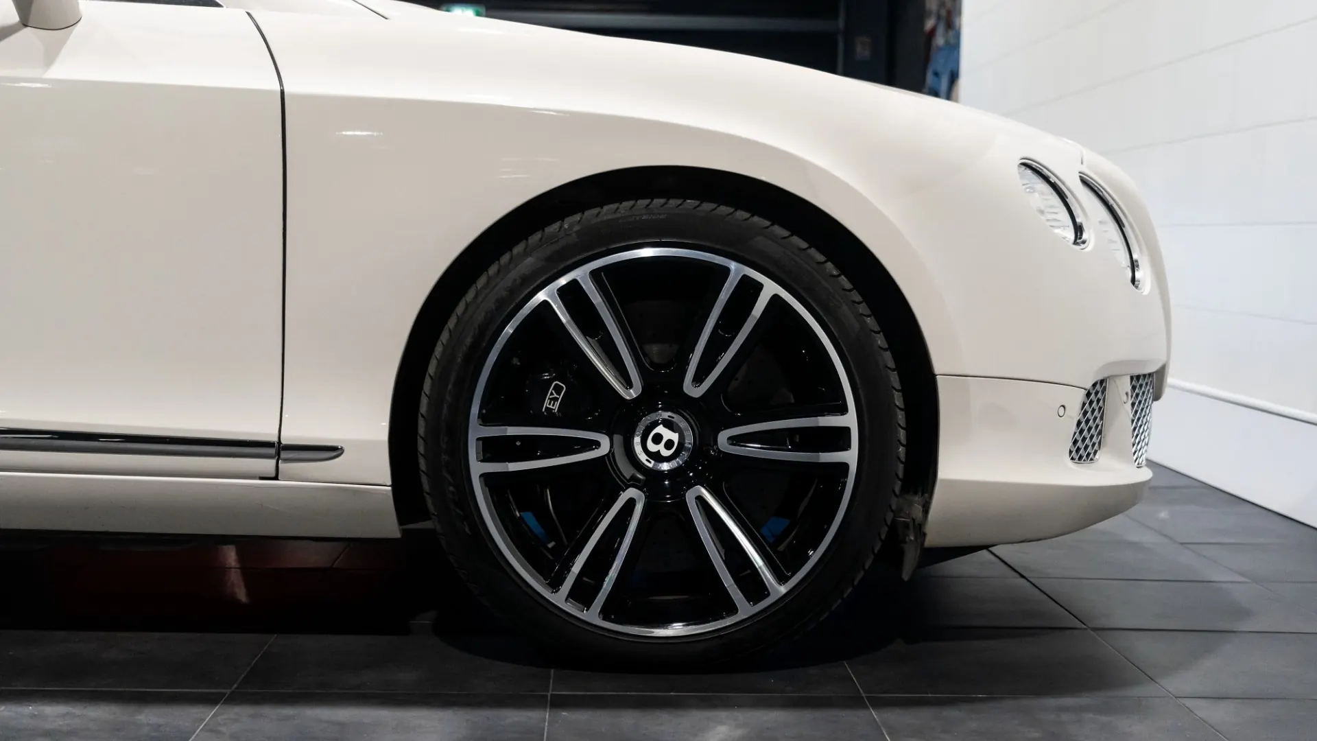 Bentley Continental — photo 7