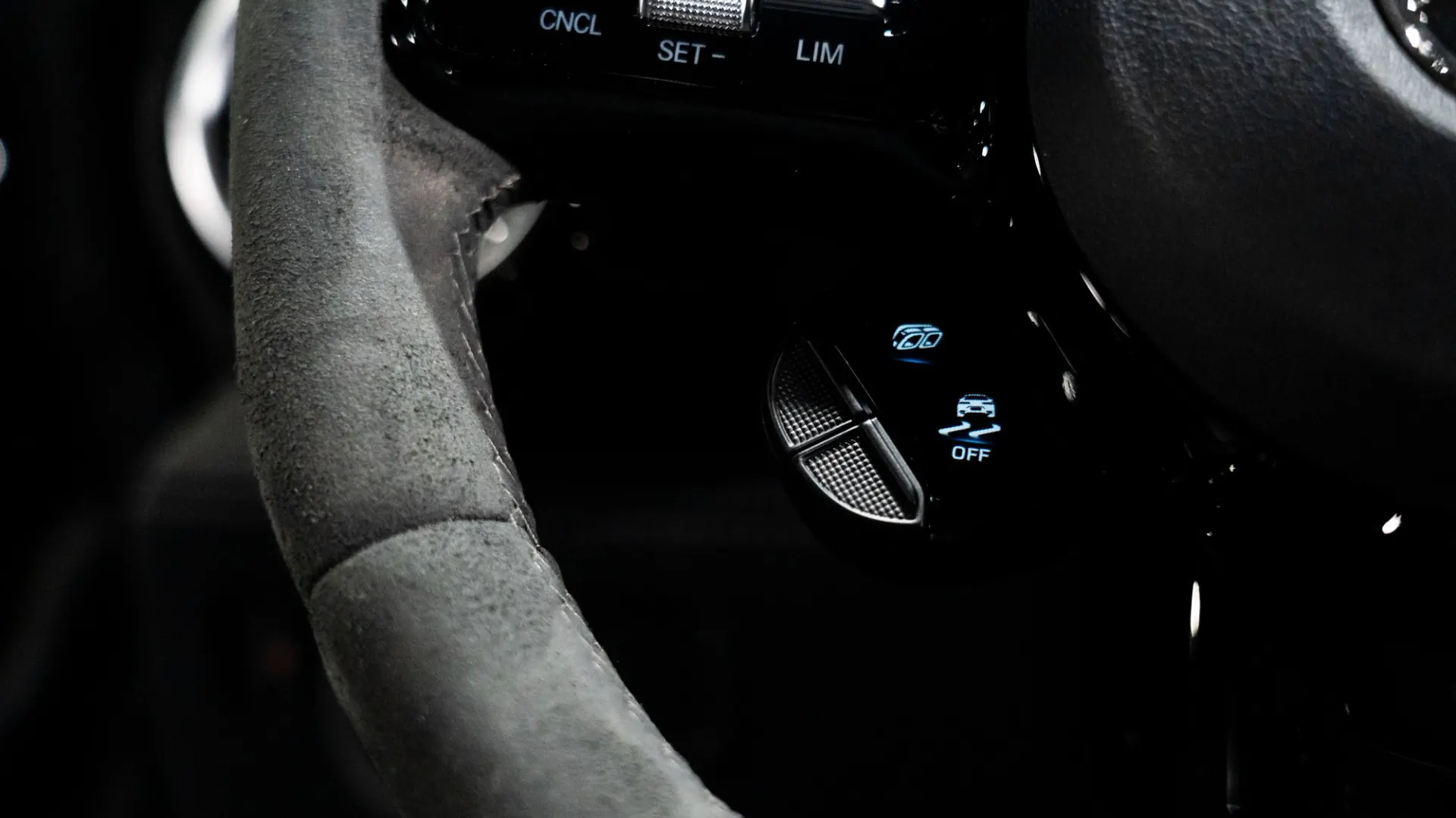 Mercedes-Benz AMG GT — photo 18