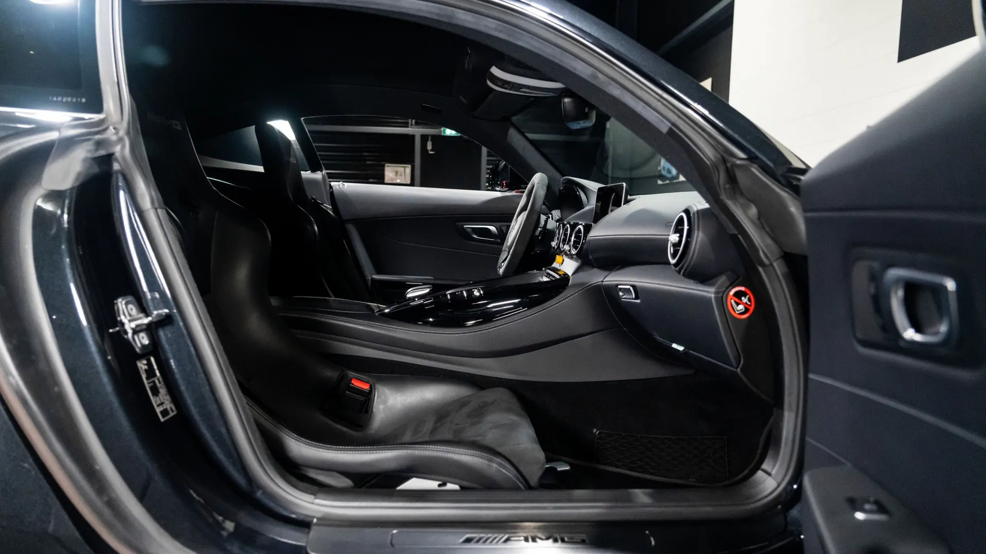 Mercedes-Benz AMG GT — photo 10