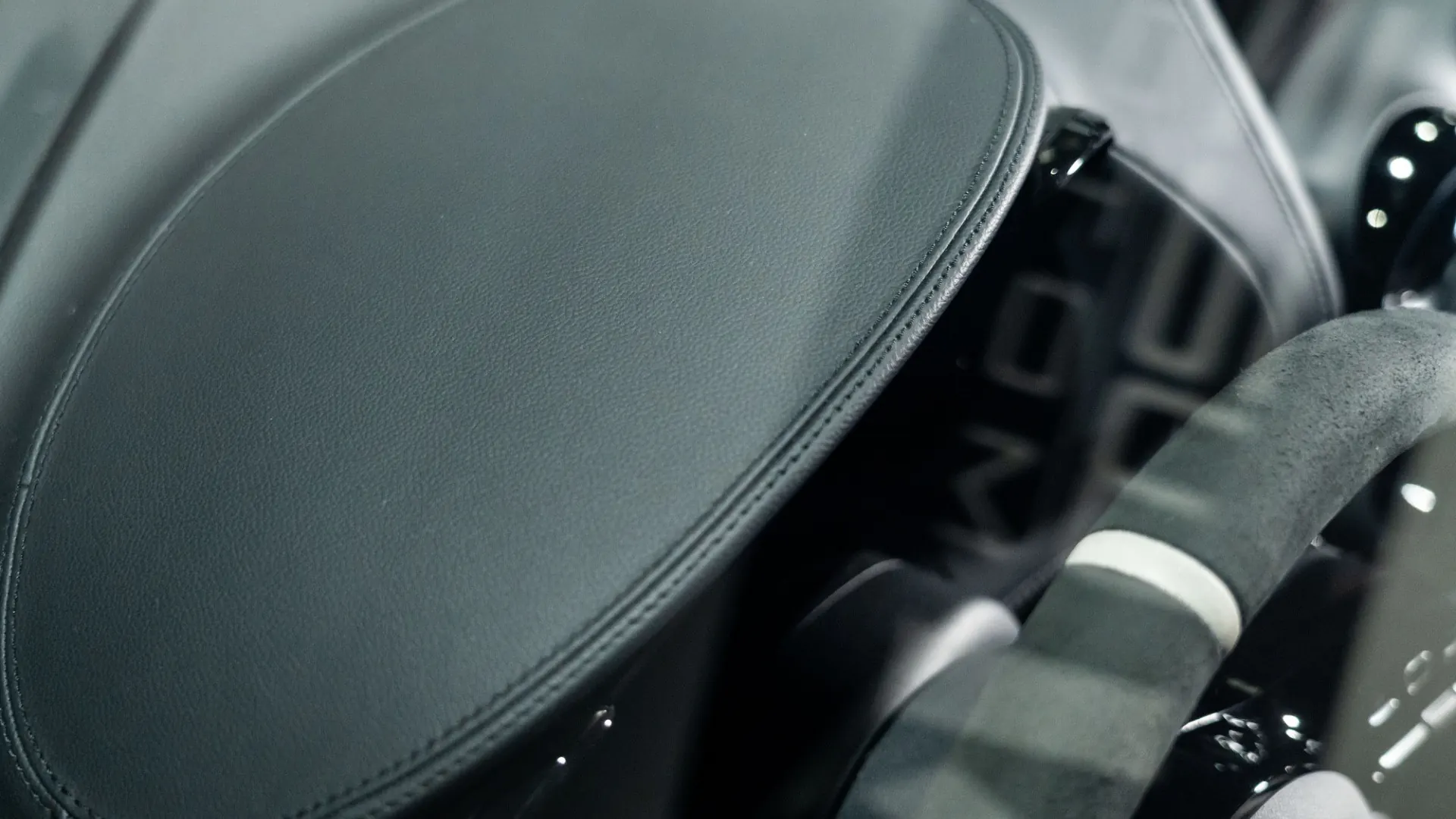 Mercedes-Benz AMG GT — photo 19