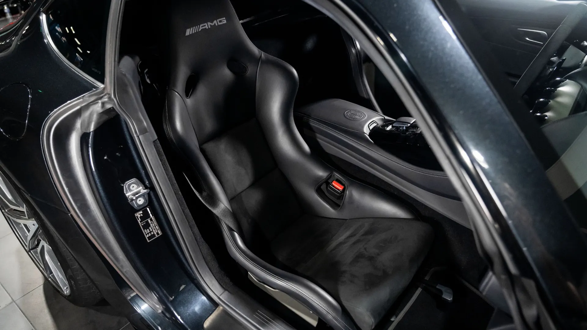 Mercedes-Benz AMG GT — photo 11