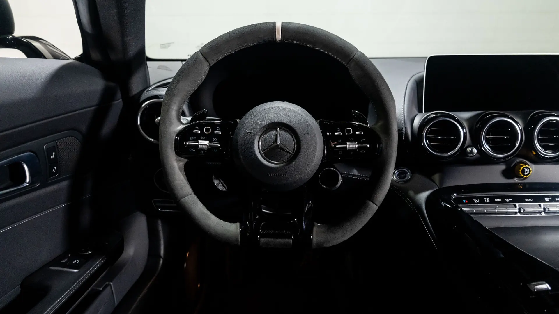 Mercedes-Benz AMG GT — photo 17