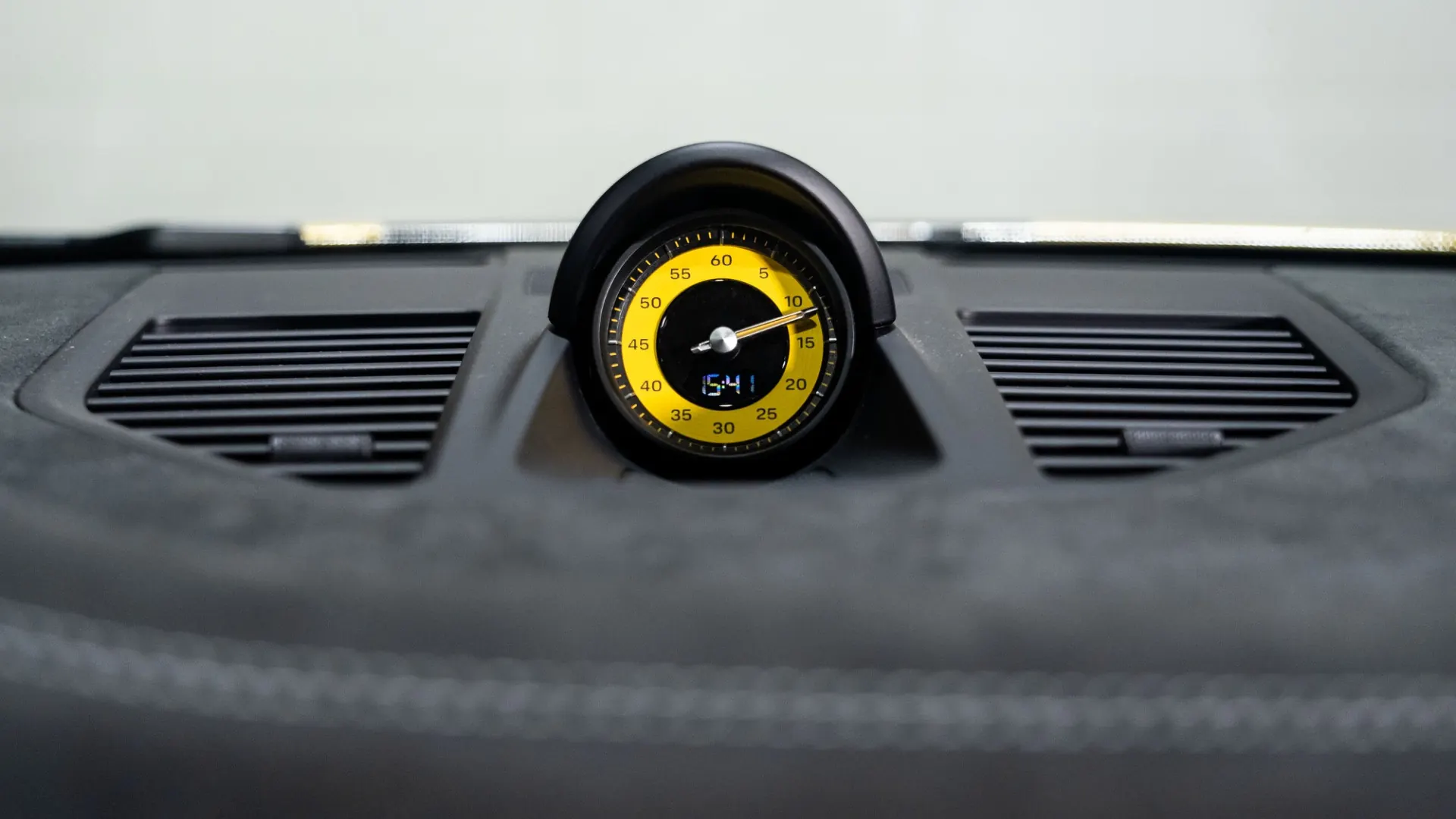 Porsche 911 — photo 25