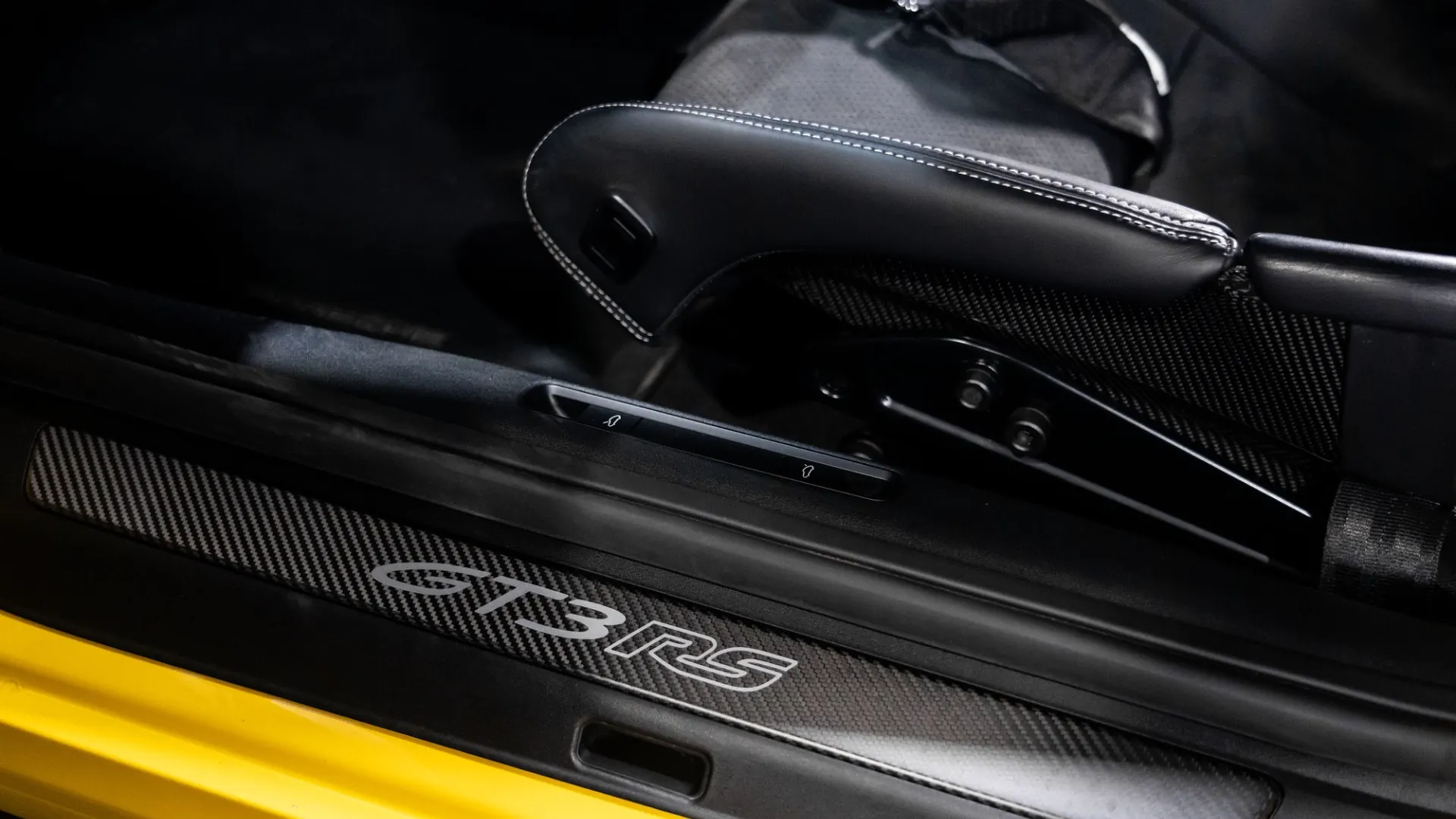 Porsche 911 — photo 18