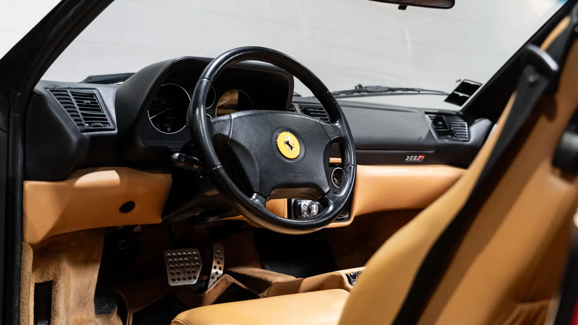 Ferrari F355 — photo 29
