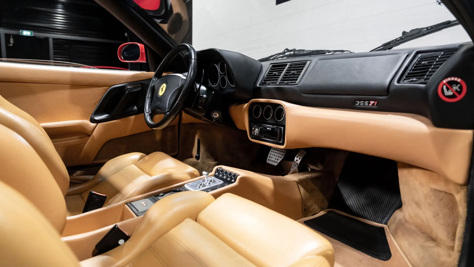 Ferrari F355 — photo 16