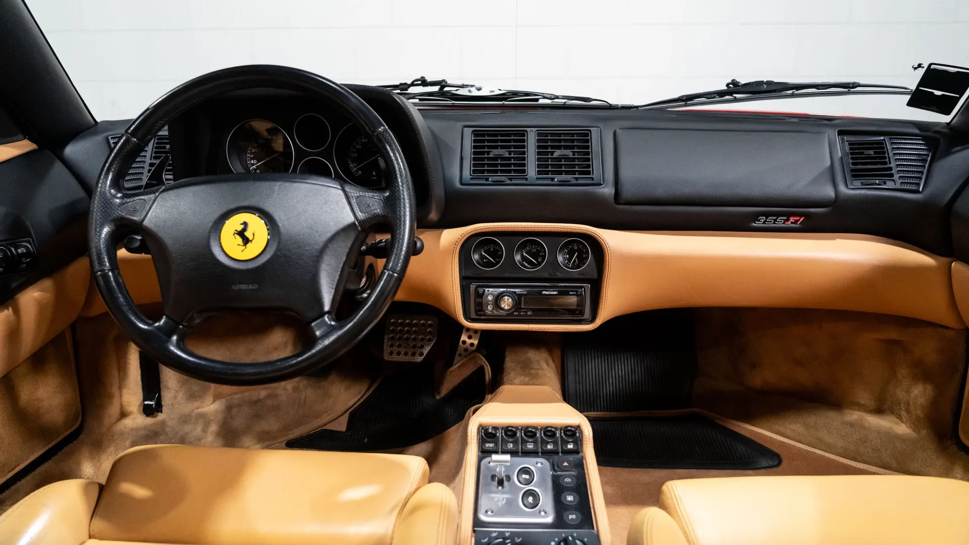 Ferrari F355 — photo 10