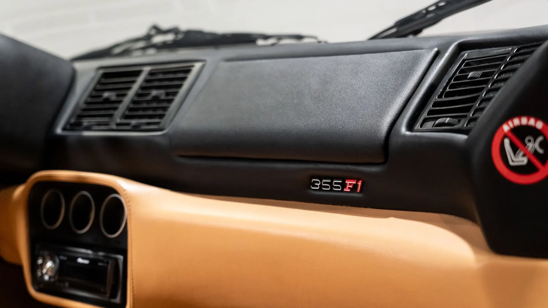 Ferrari F355 — photo 17