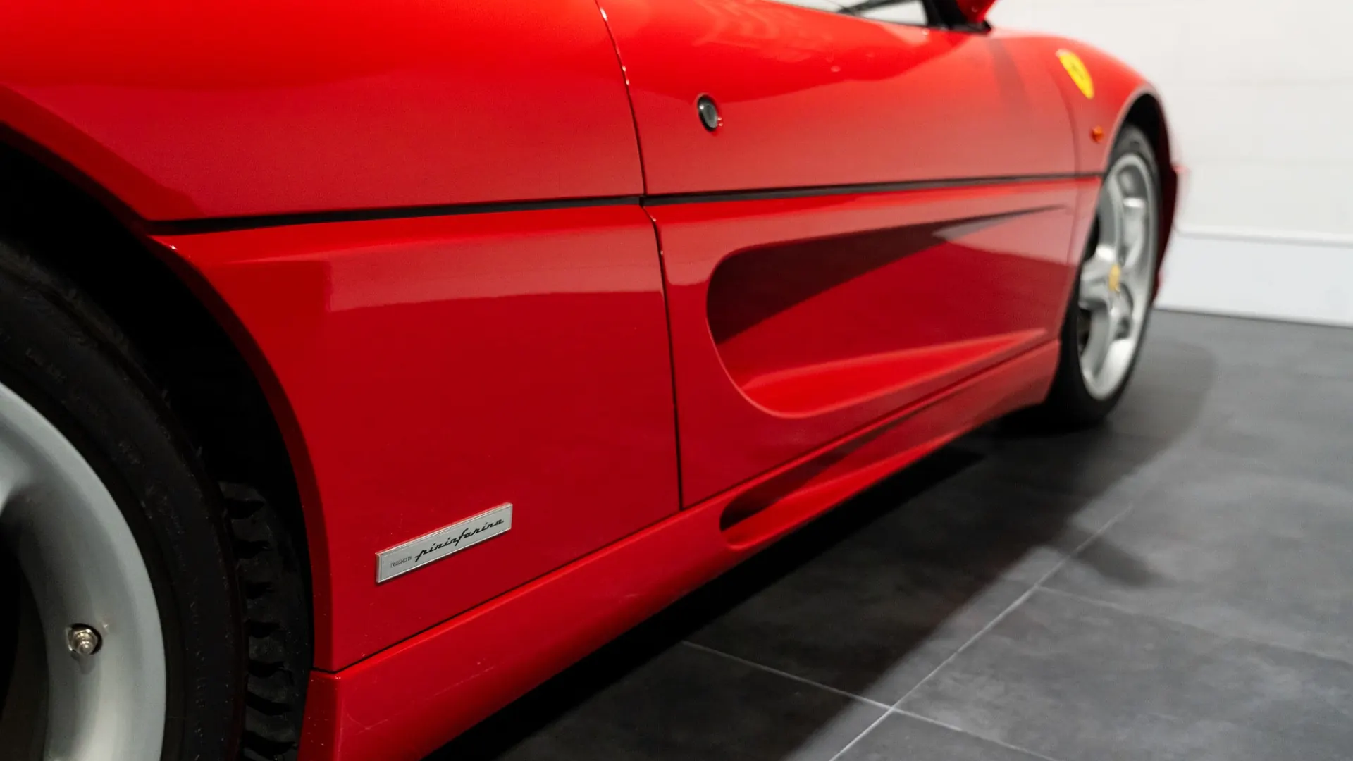 Ferrari F355 — photo 9
