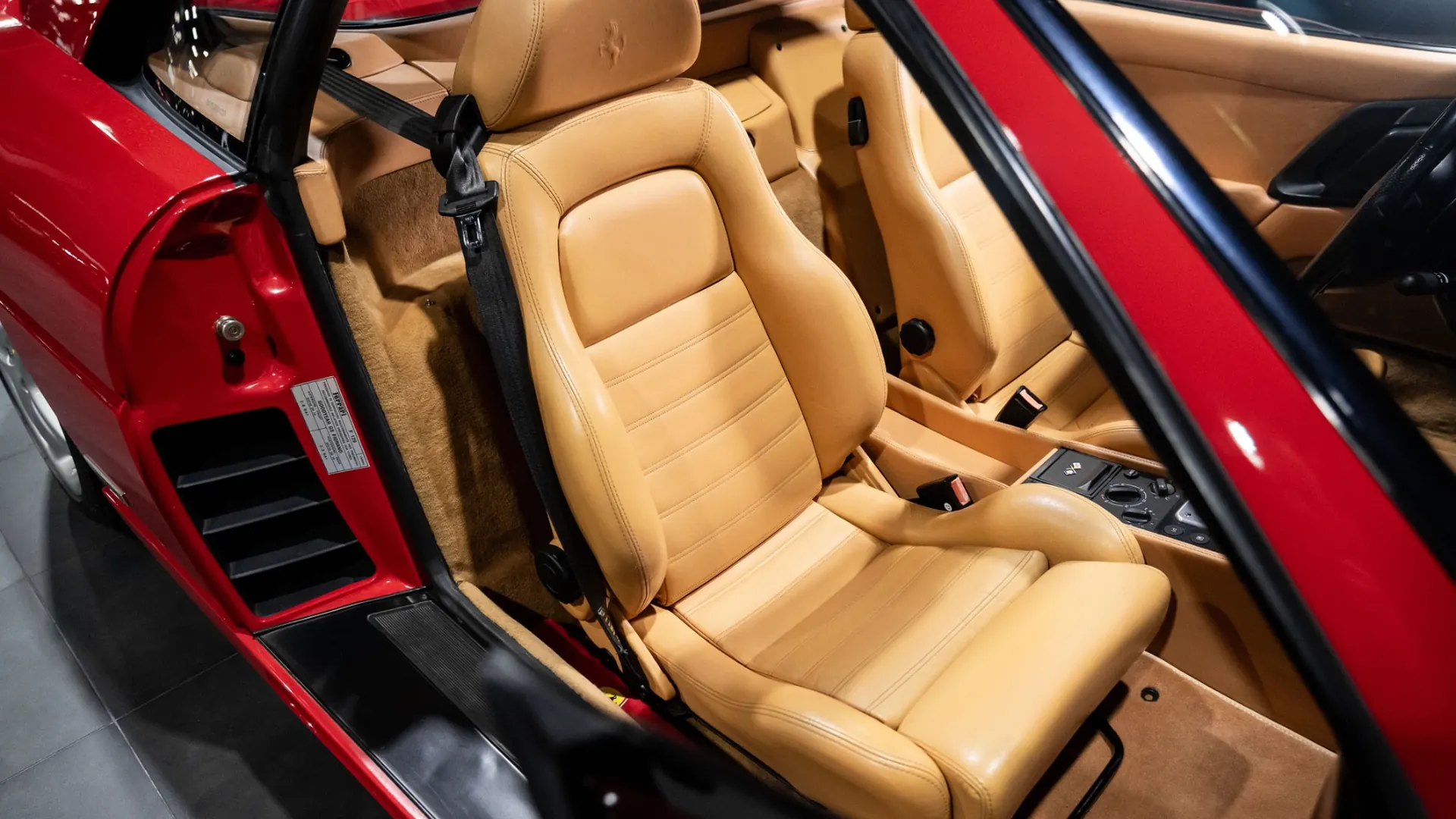 Ferrari F355 — photo 12