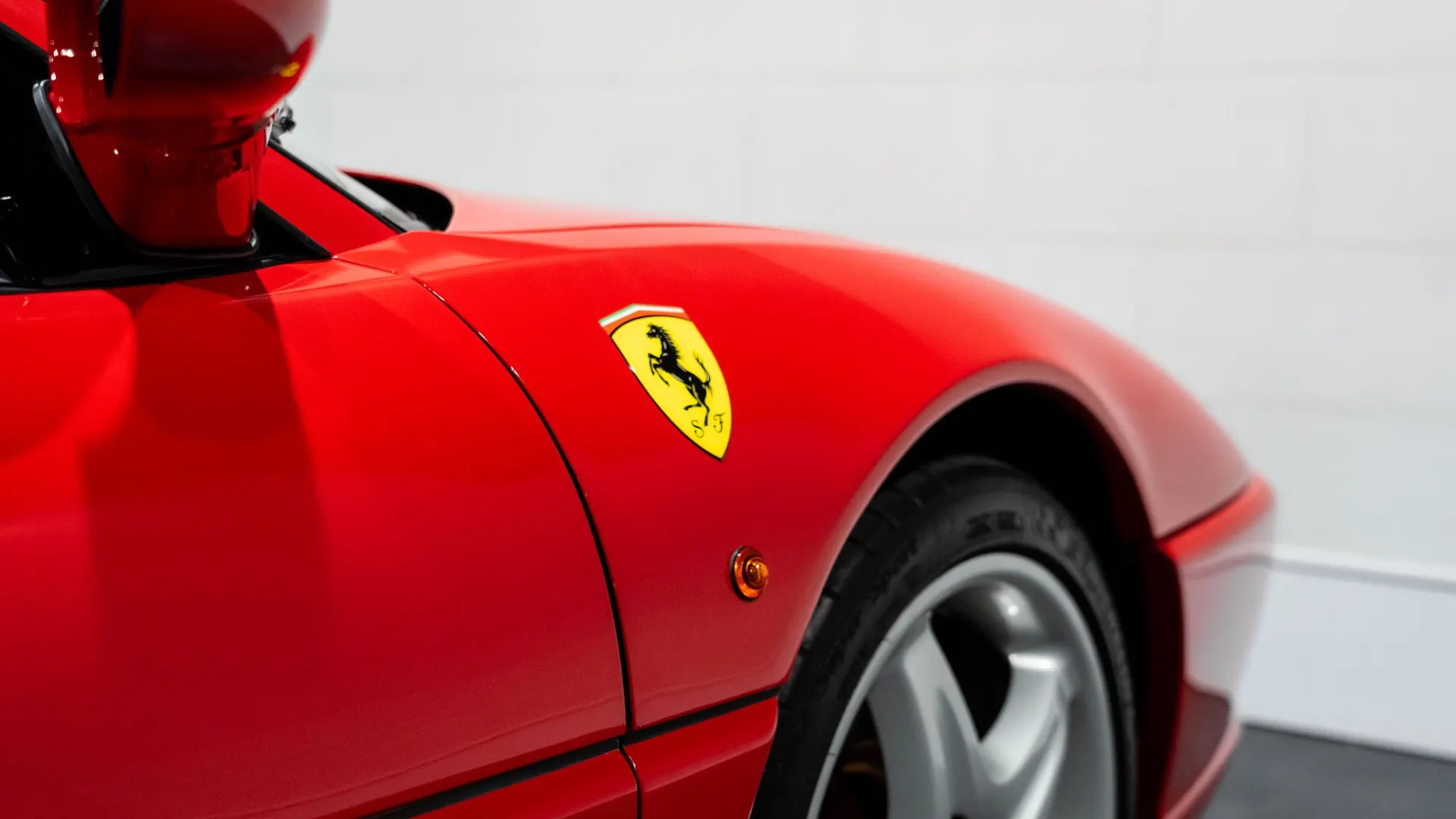 Ferrari F355 — photo 7