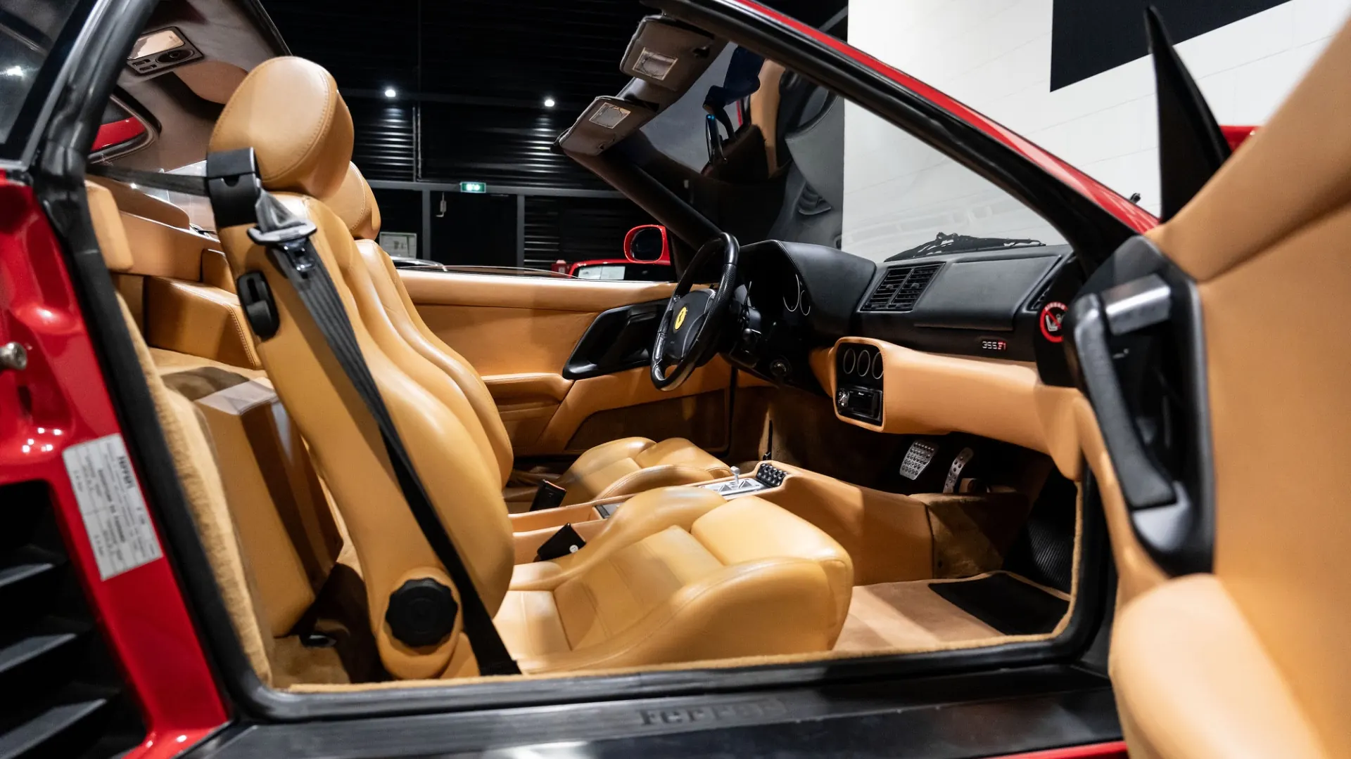 Ferrari F355 — photo 11