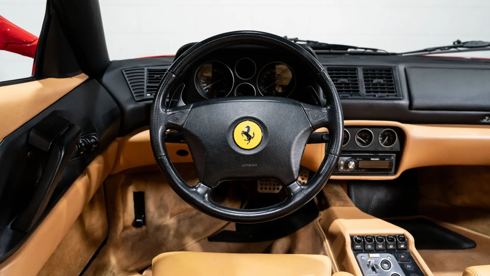 Ferrari F355 — photo 18