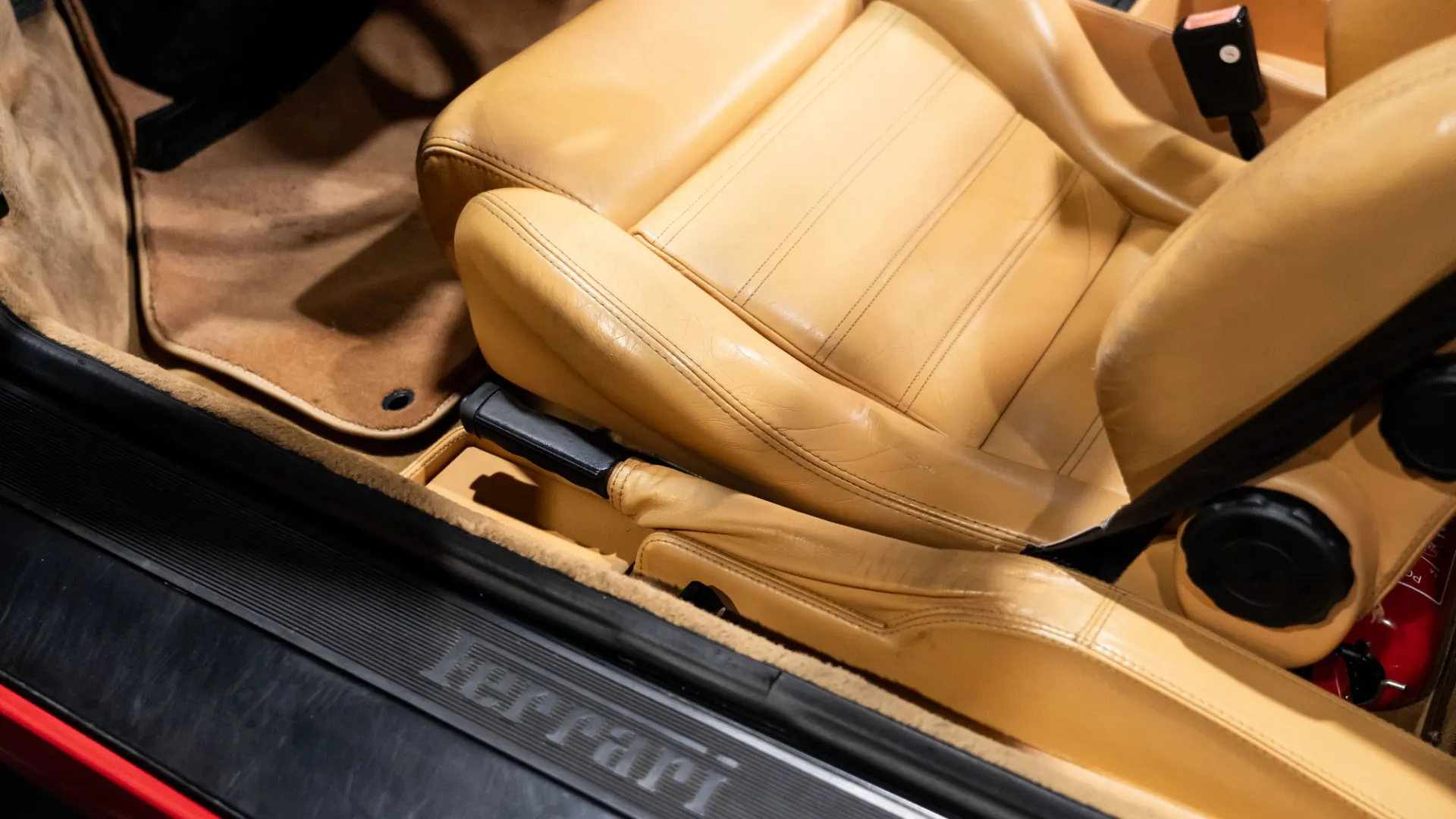 Ferrari F355 — photo 15